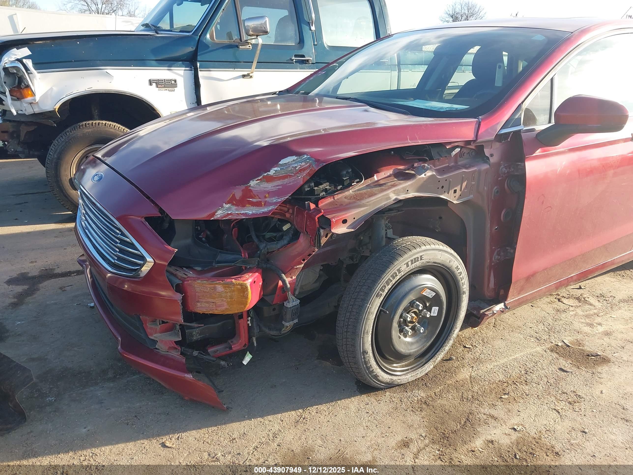 FORD FUSION image 6