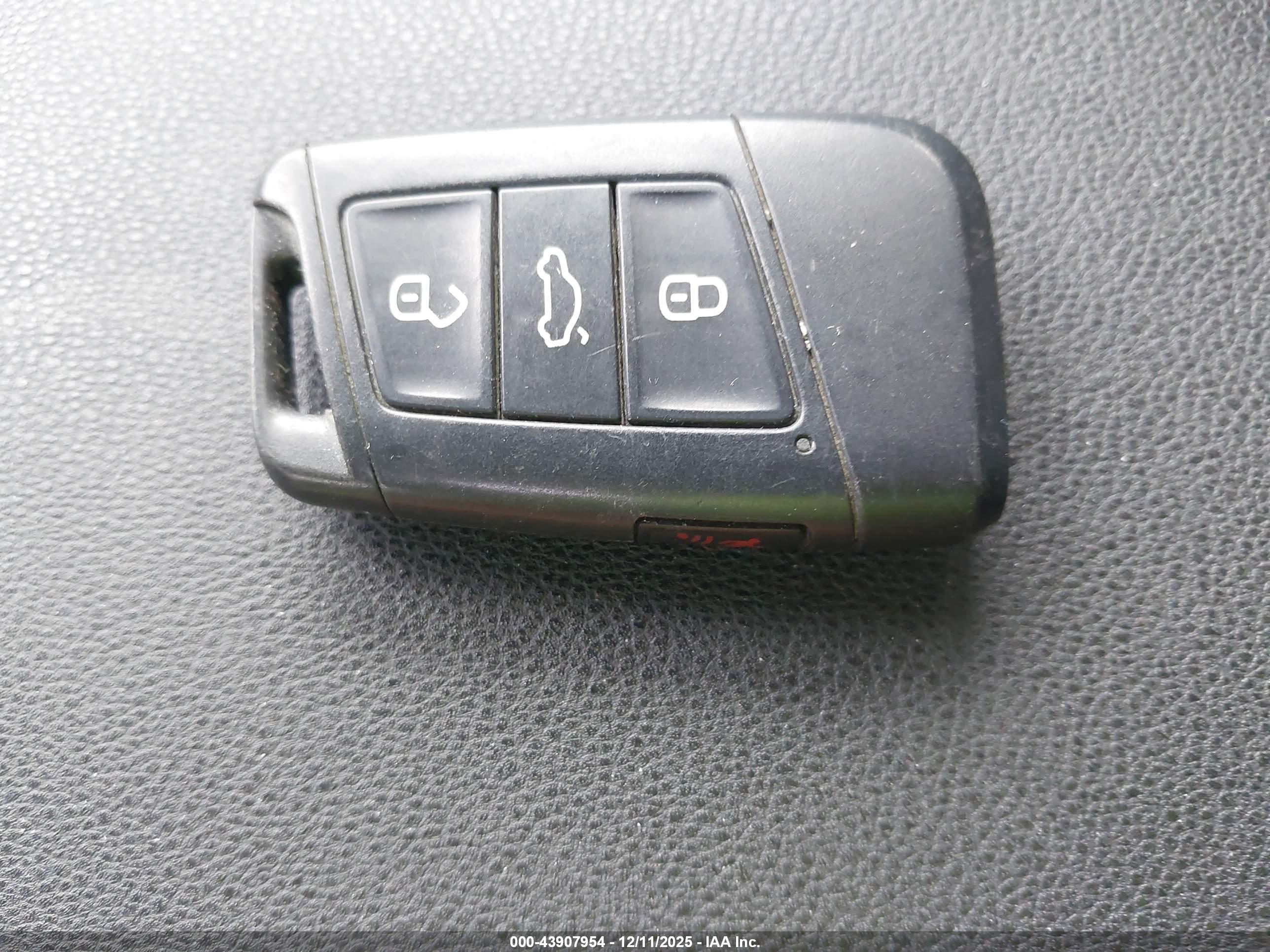 VOLKSWAGEN TAOS image 11