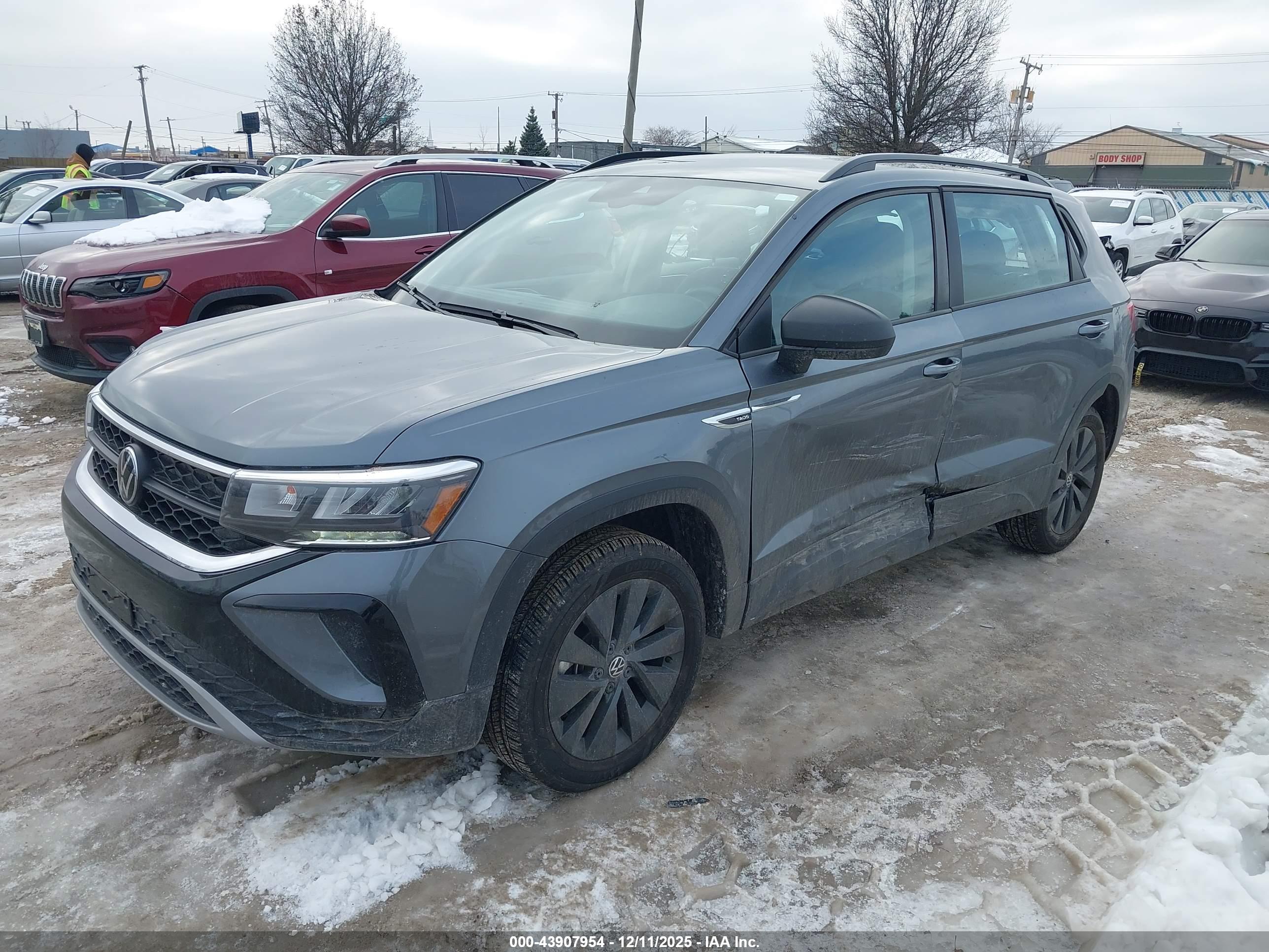 VOLKSWAGEN TAOS image 2
