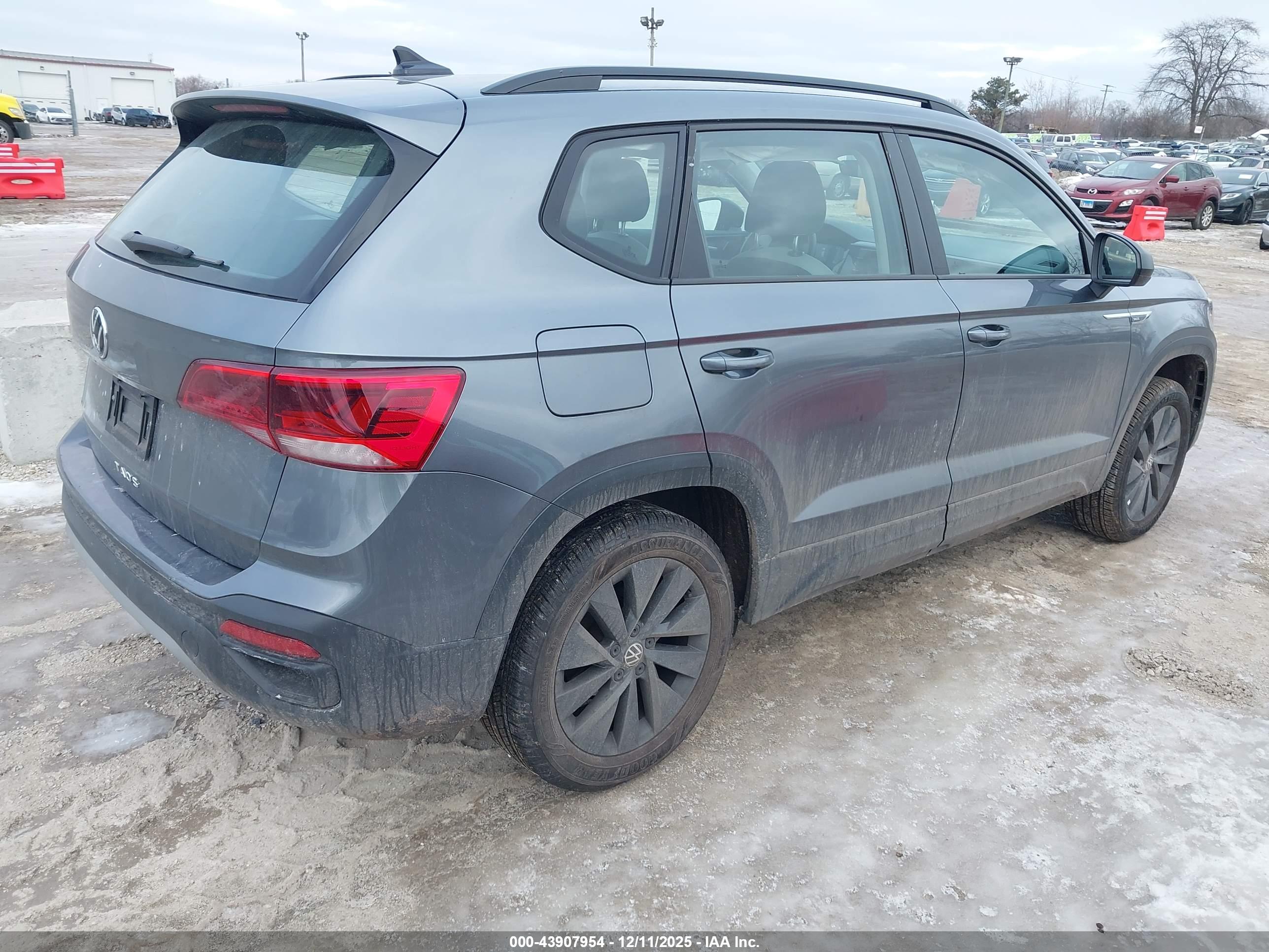 VOLKSWAGEN TAOS image 4