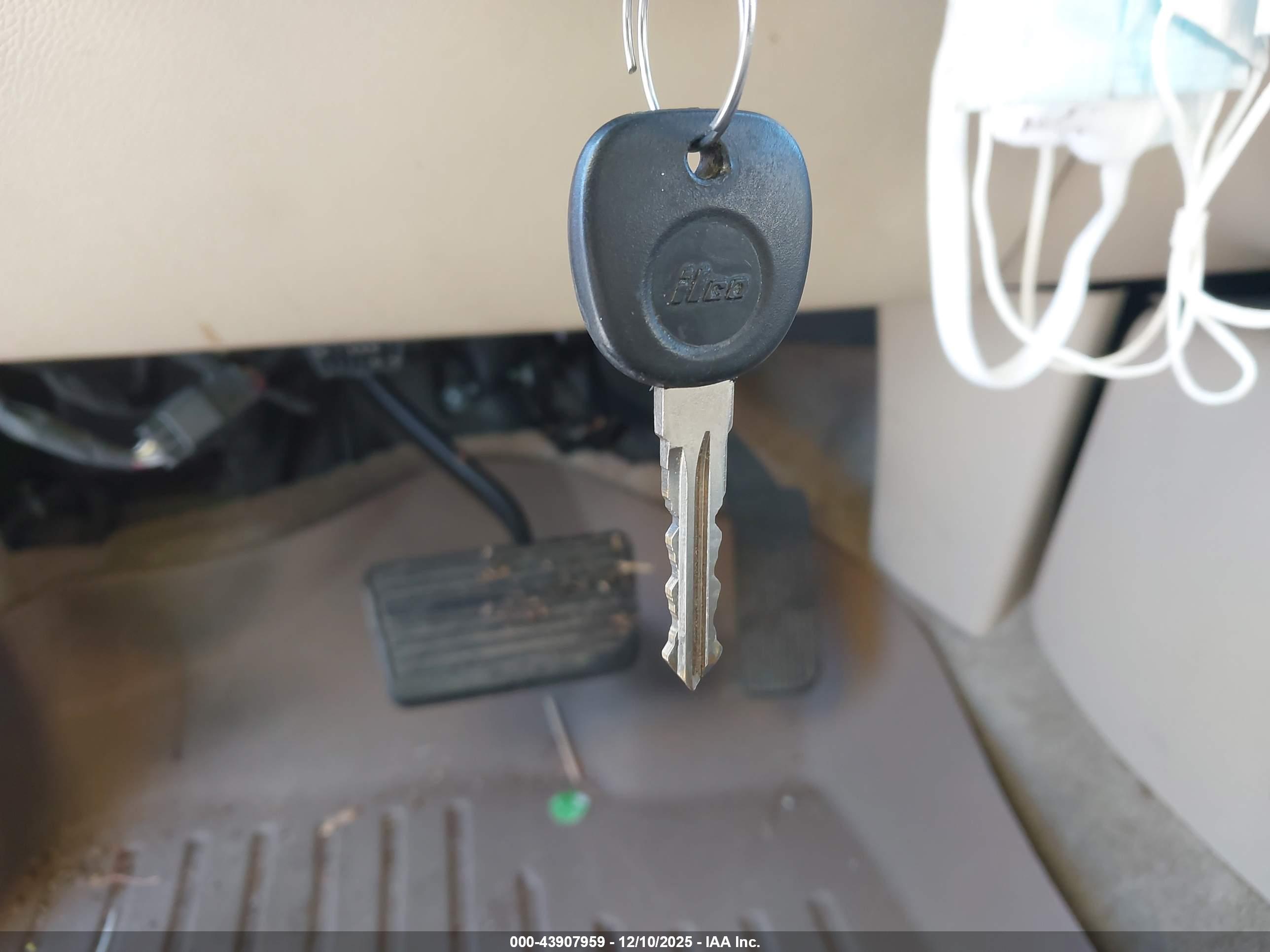 GMC YUKON image 11