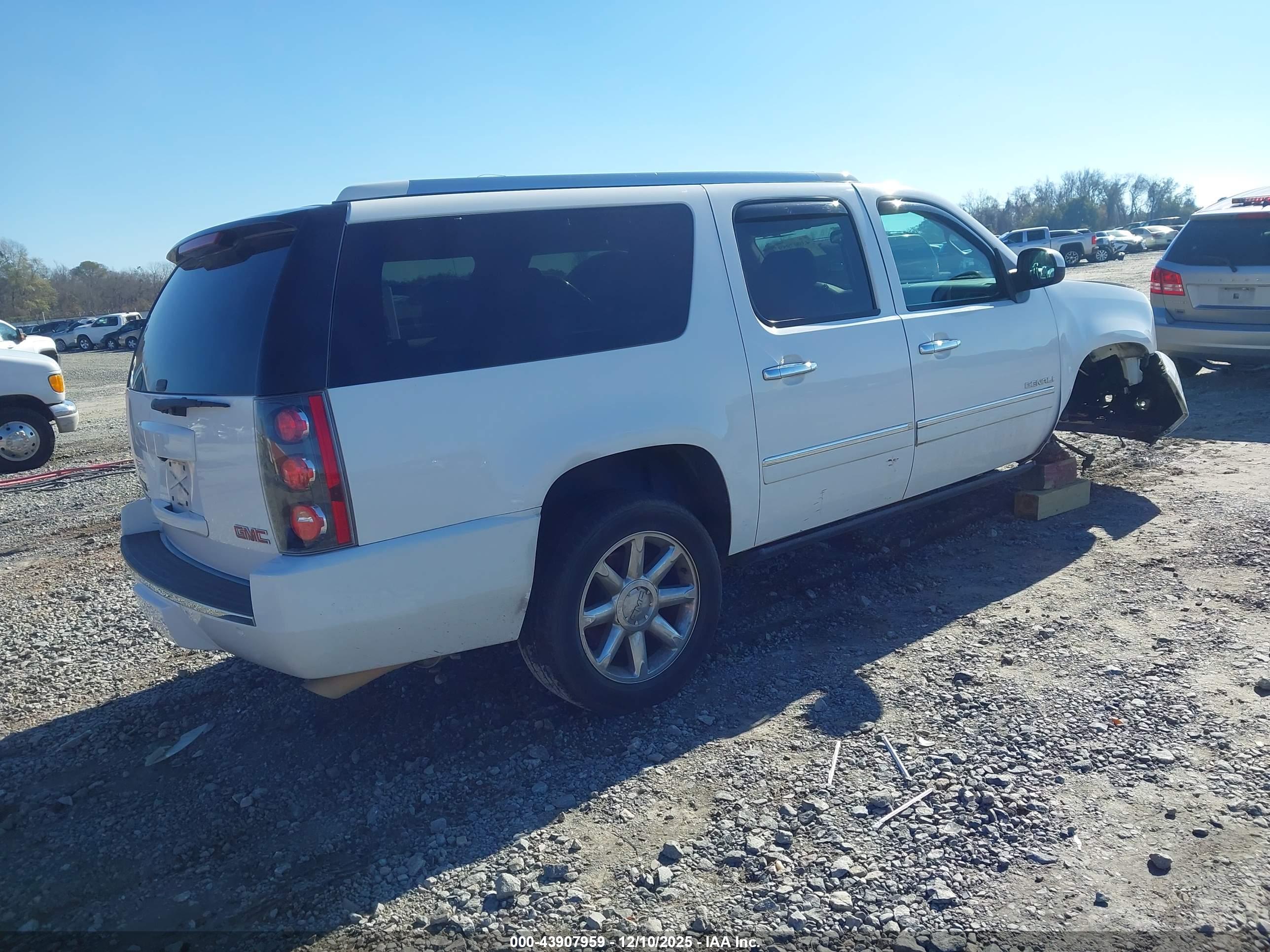 GMC YUKON image 4