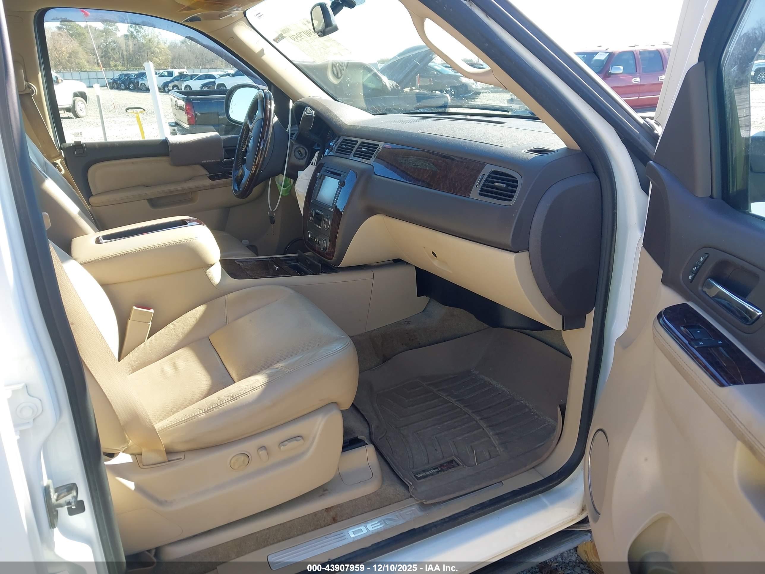 GMC YUKON image 5