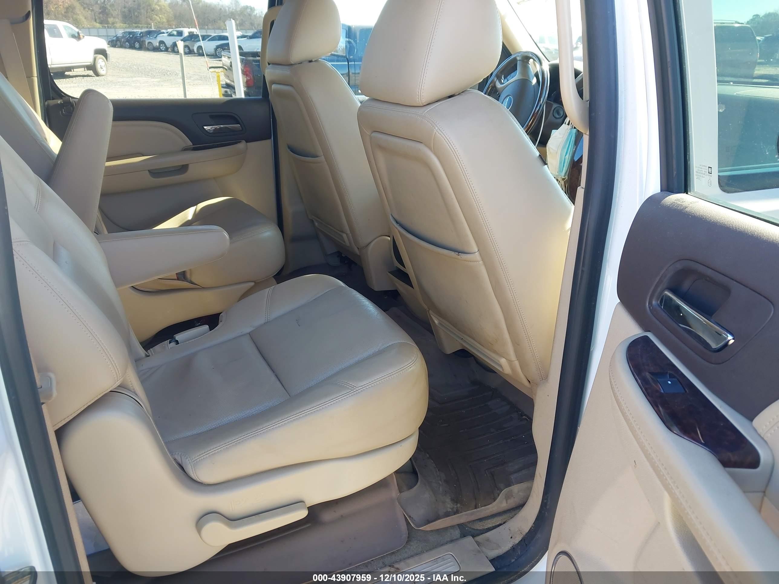 GMC YUKON image 8