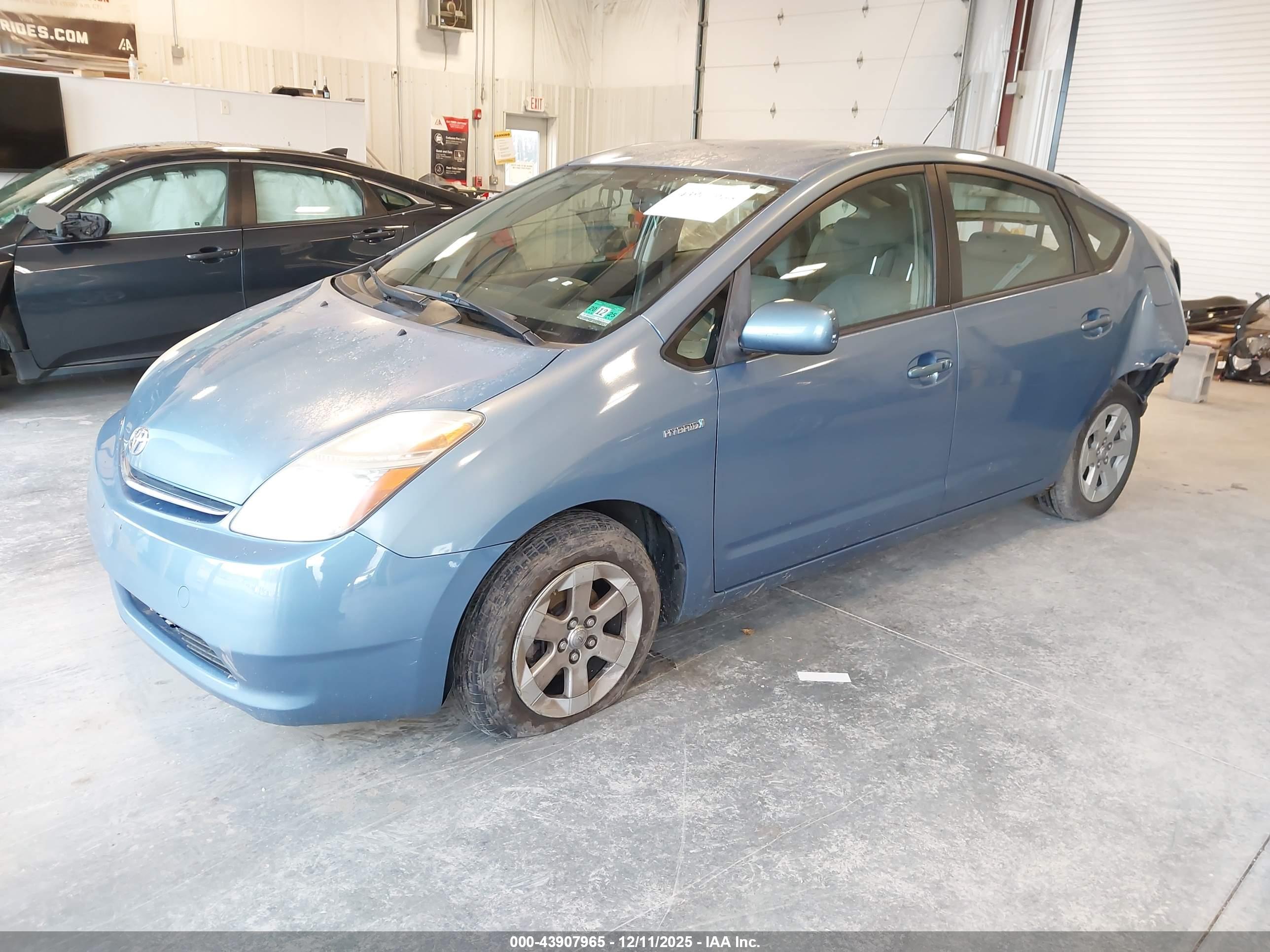 TOYOTA PRIUS image 2