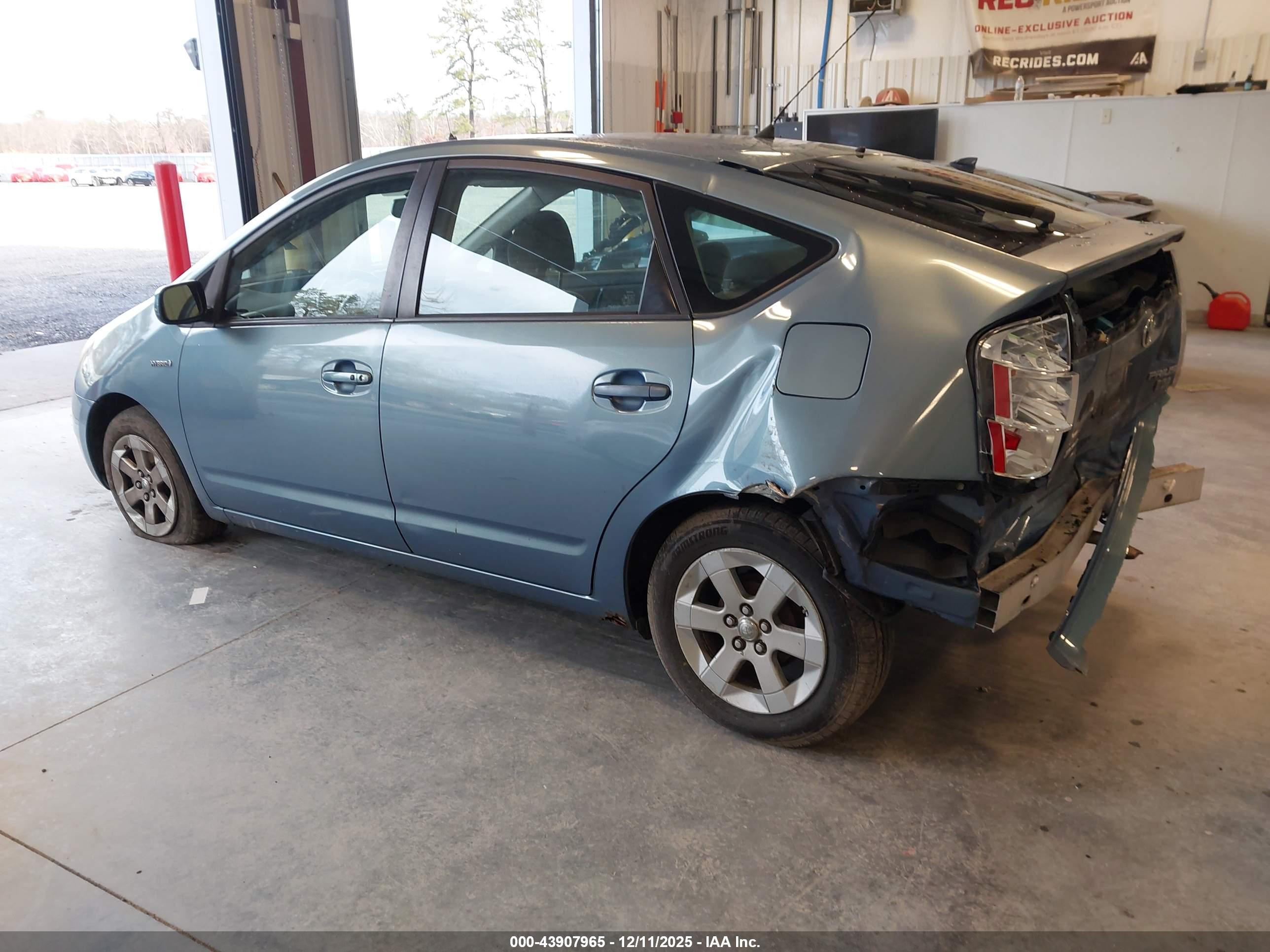 TOYOTA PRIUS image 3