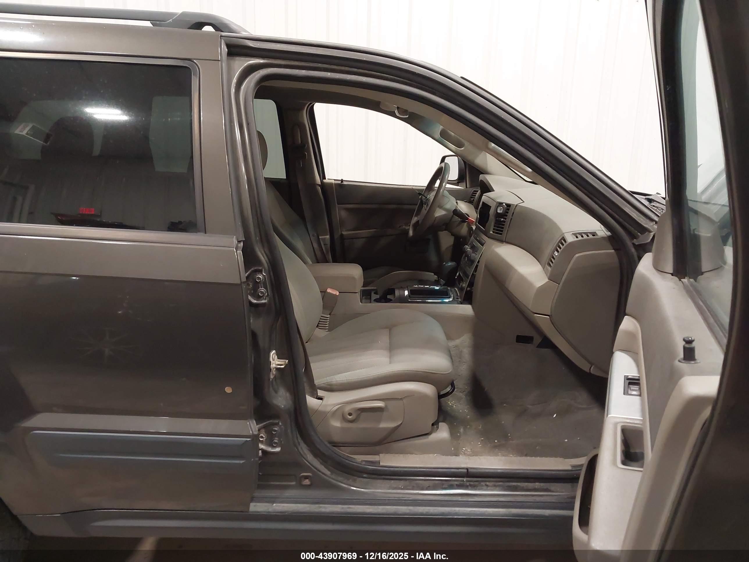 JEEP GRAND image 5