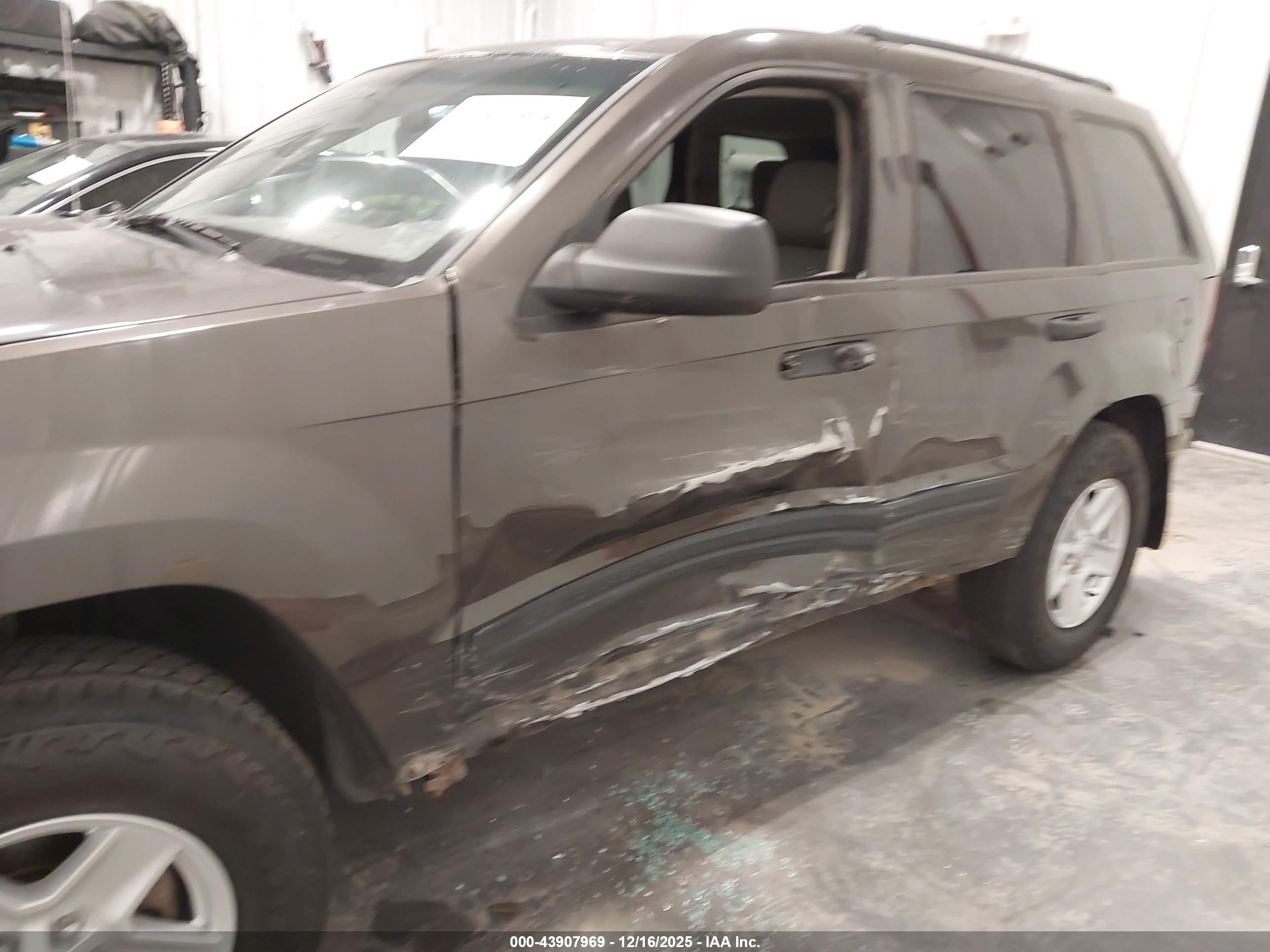 JEEP GRAND image 6