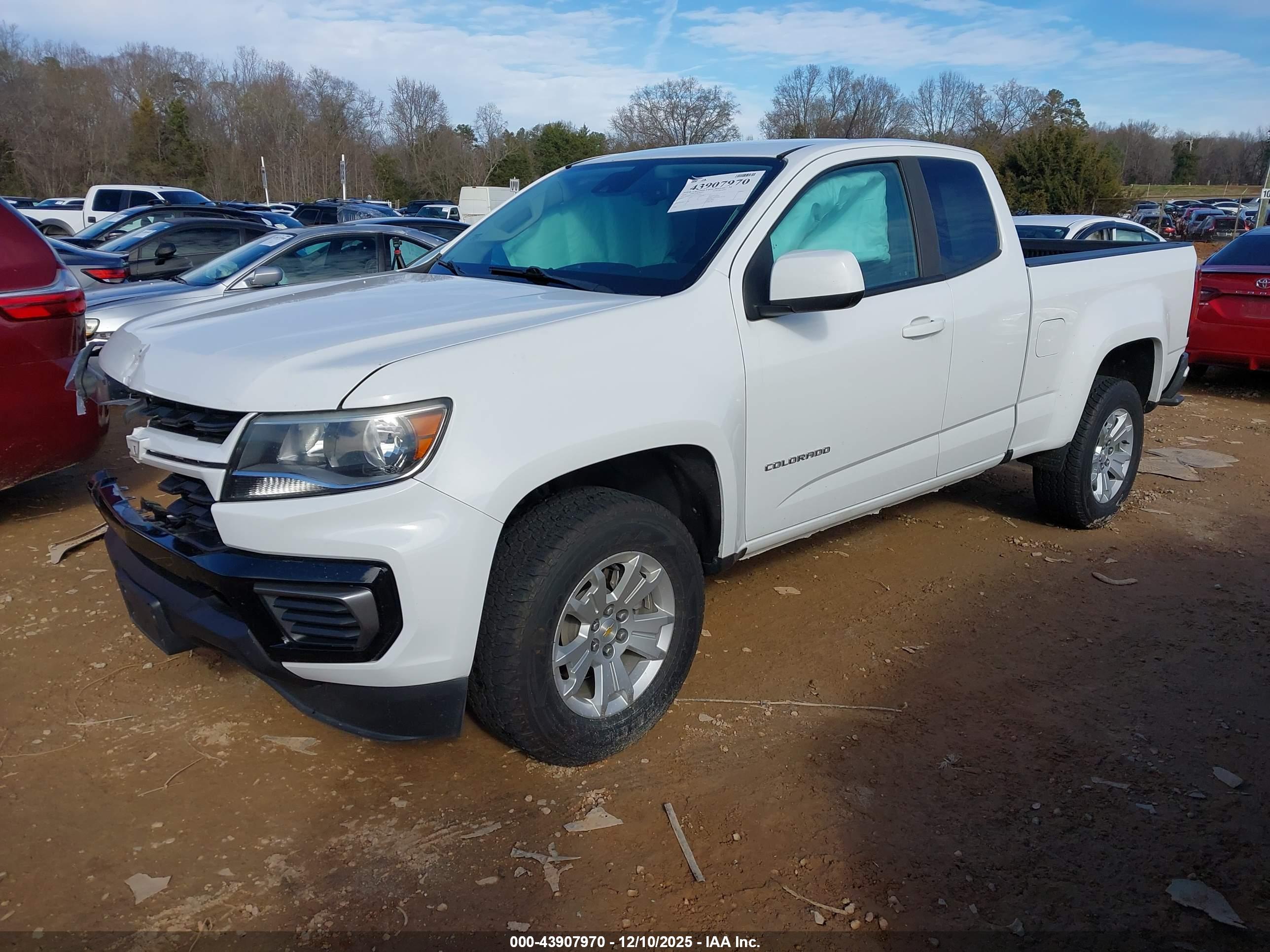 CHEVROLET COLORADO image 2