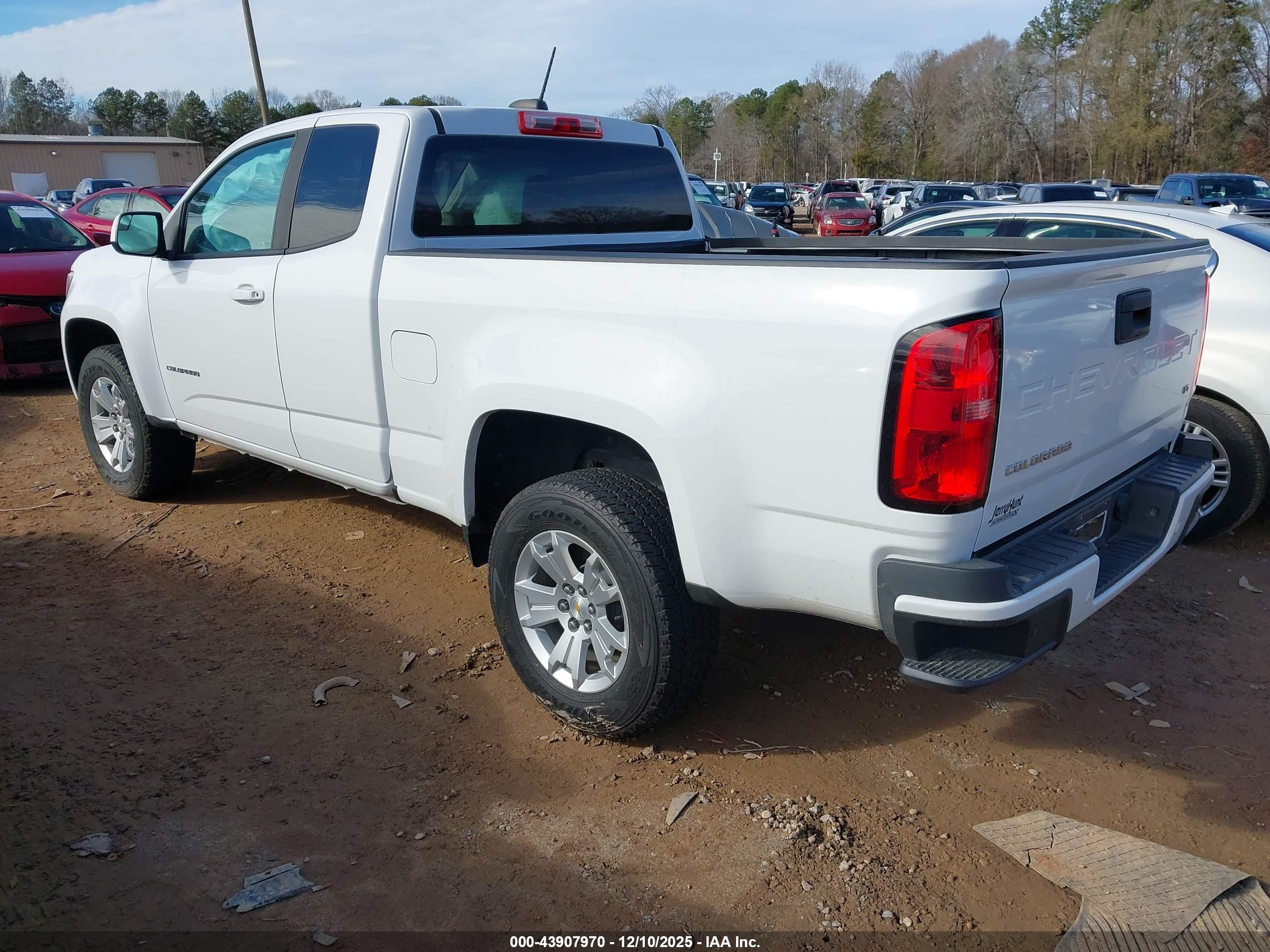 CHEVROLET COLORADO image 3