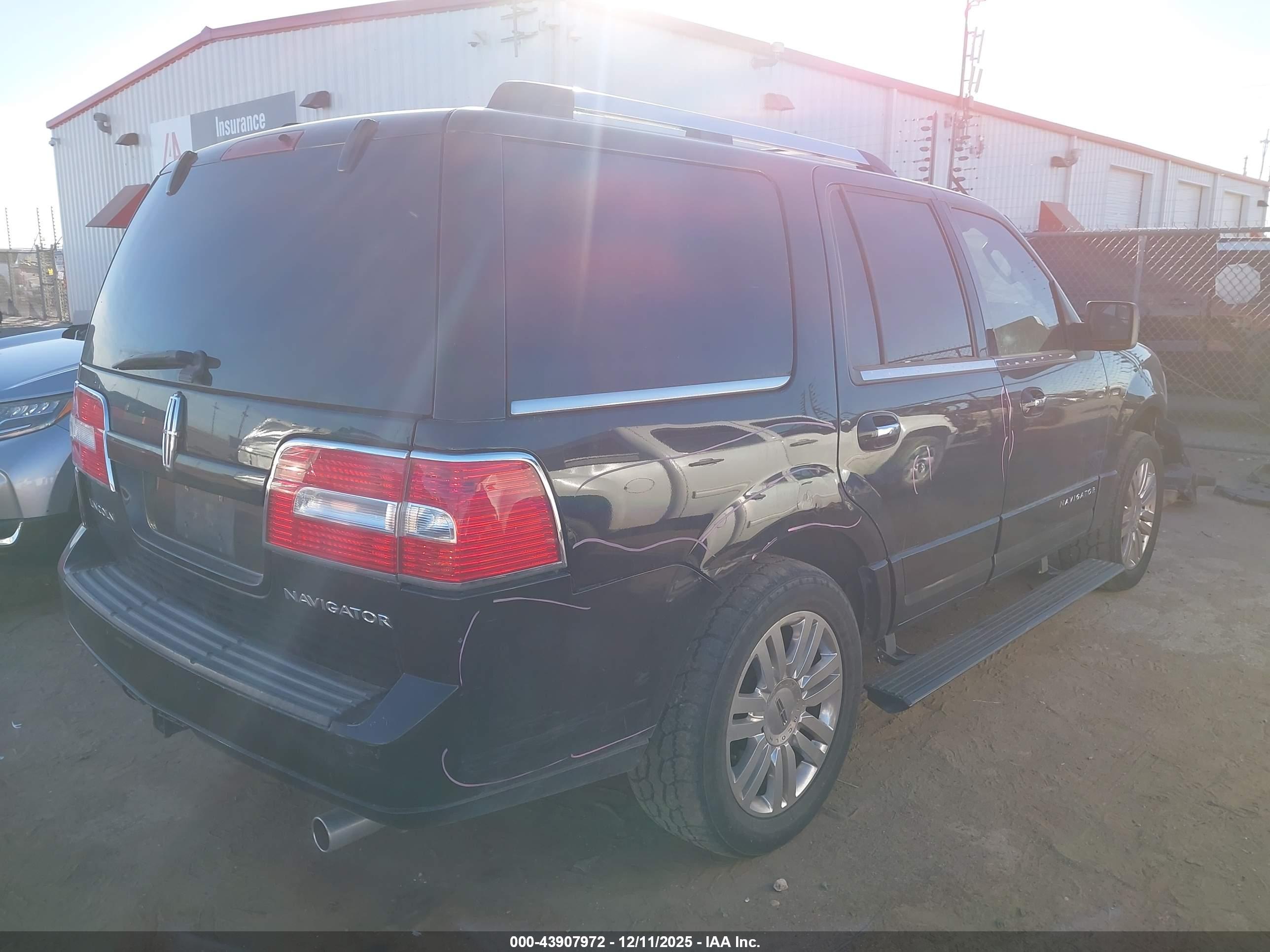 LINCOLN NAVIGATOR image 4