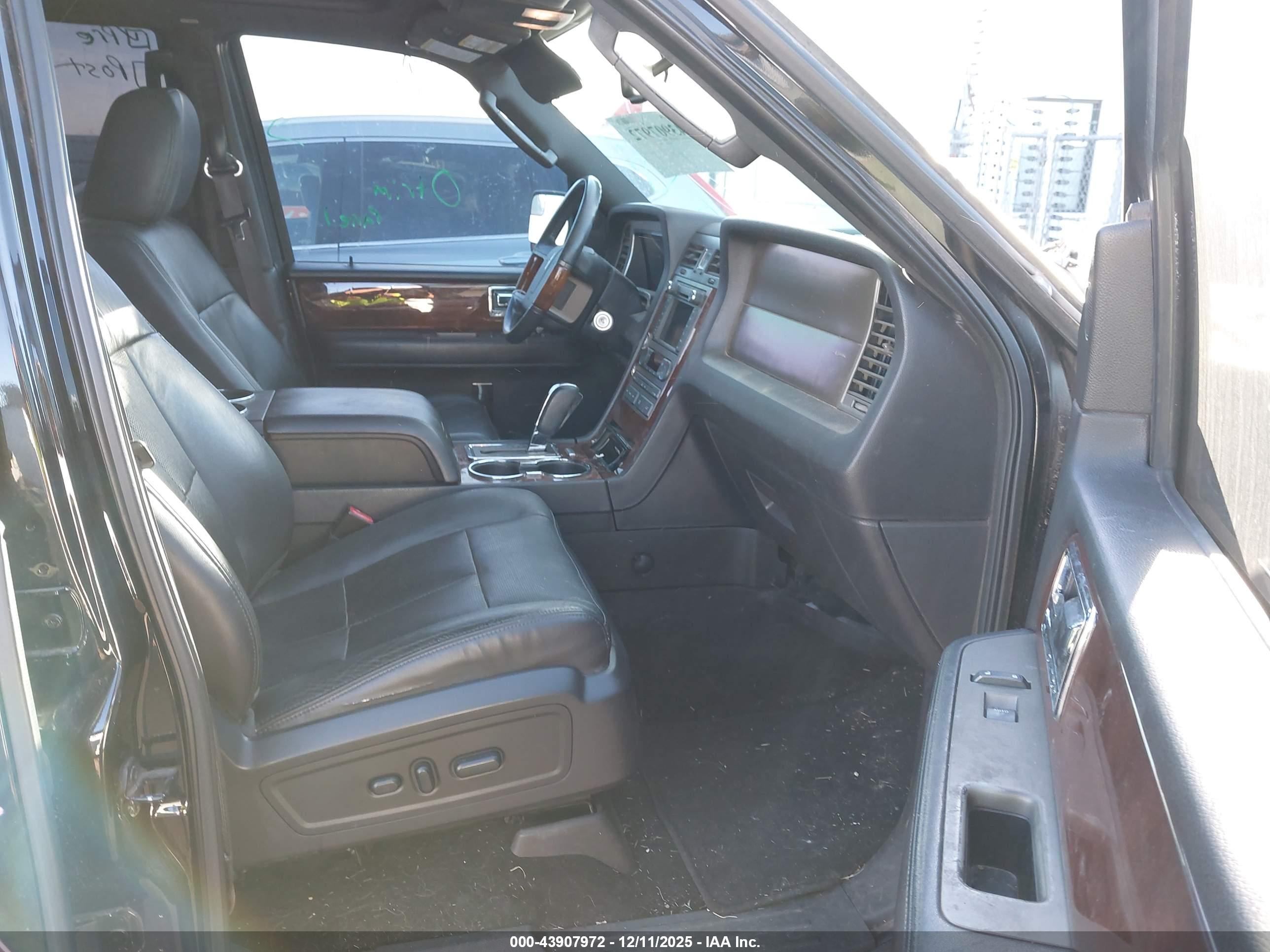 LINCOLN NAVIGATOR image 5
