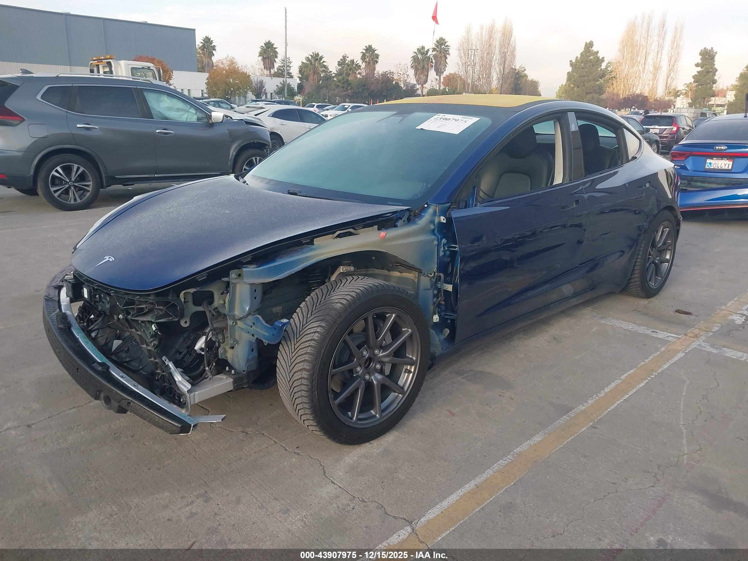 TESLA MODEL image 2