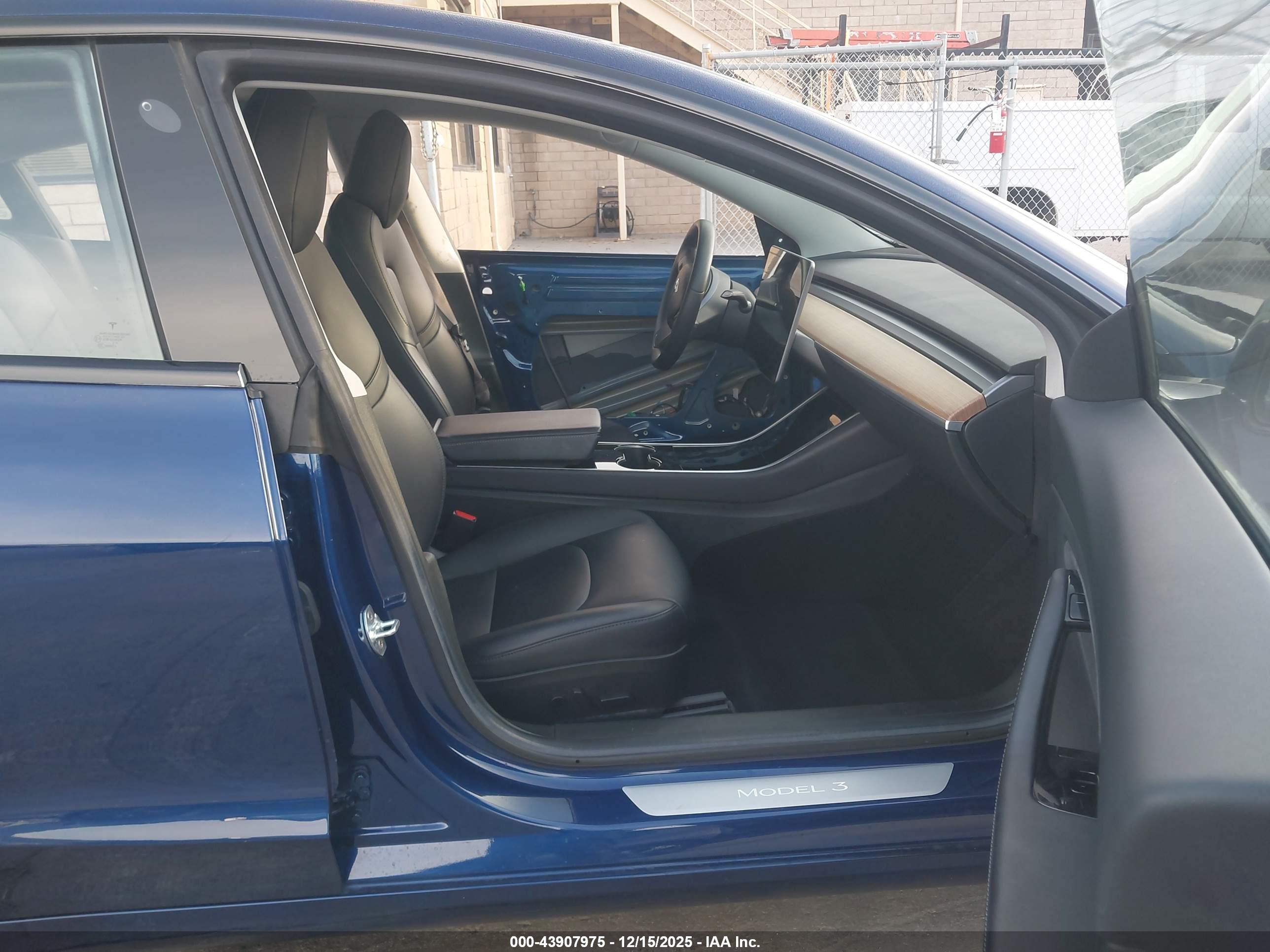 TESLA MODEL image 5