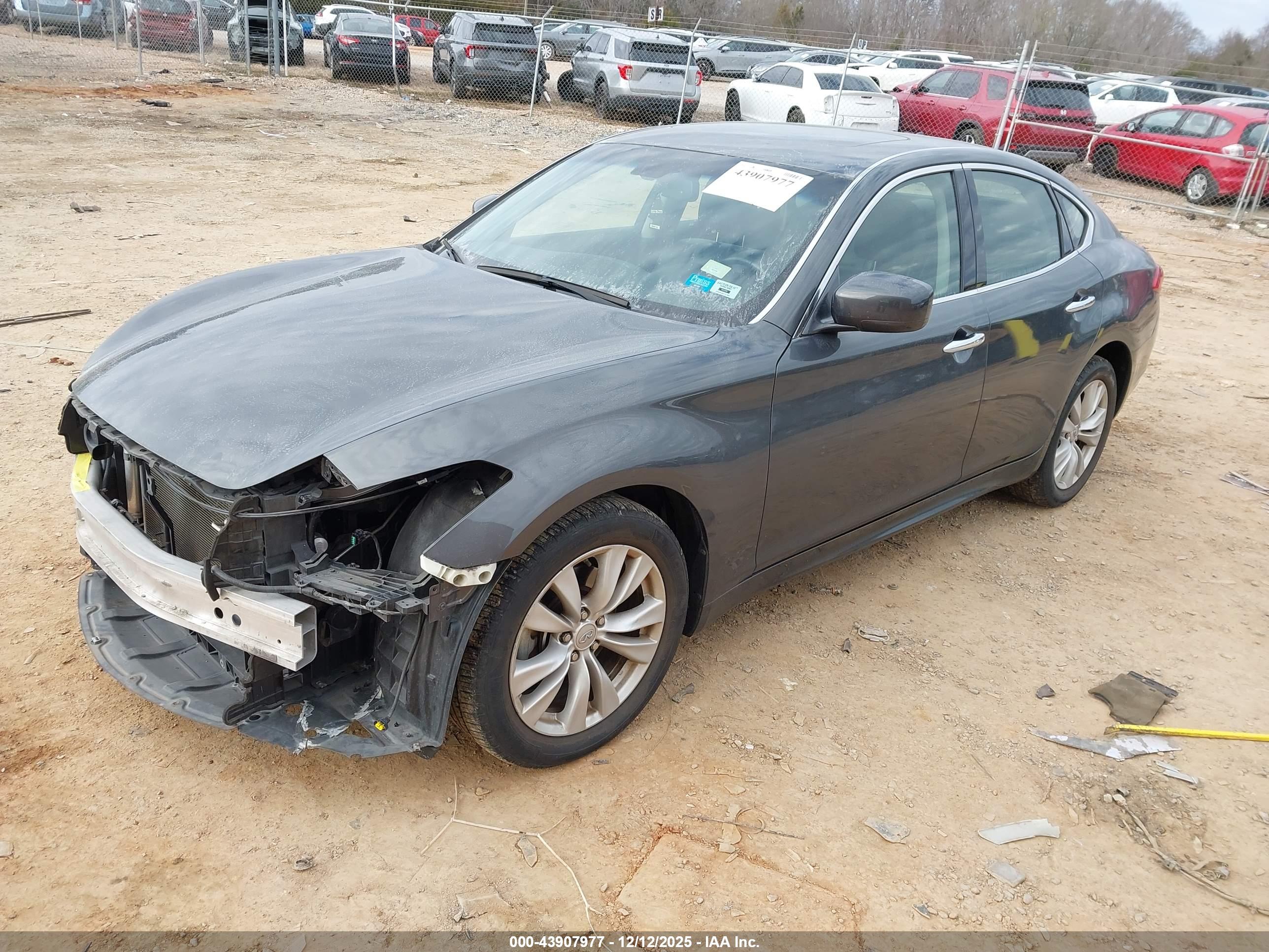 INFINITI M37 image 2