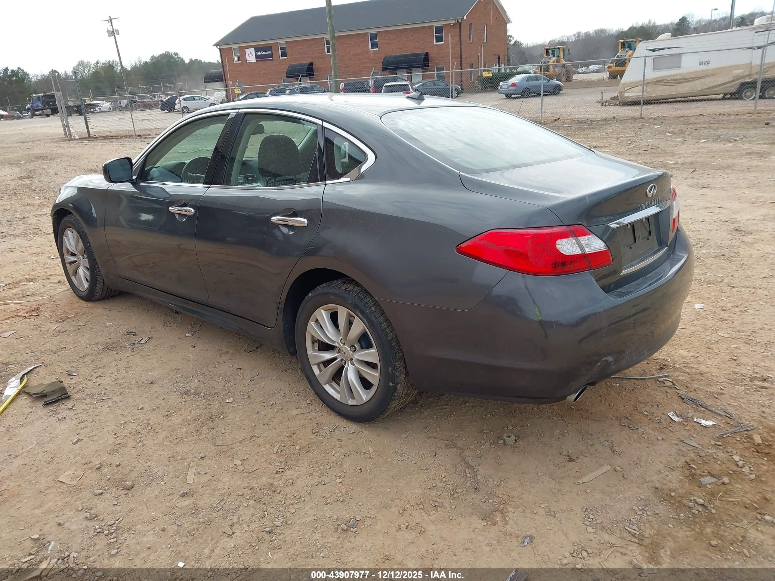 INFINITI M37 image 3