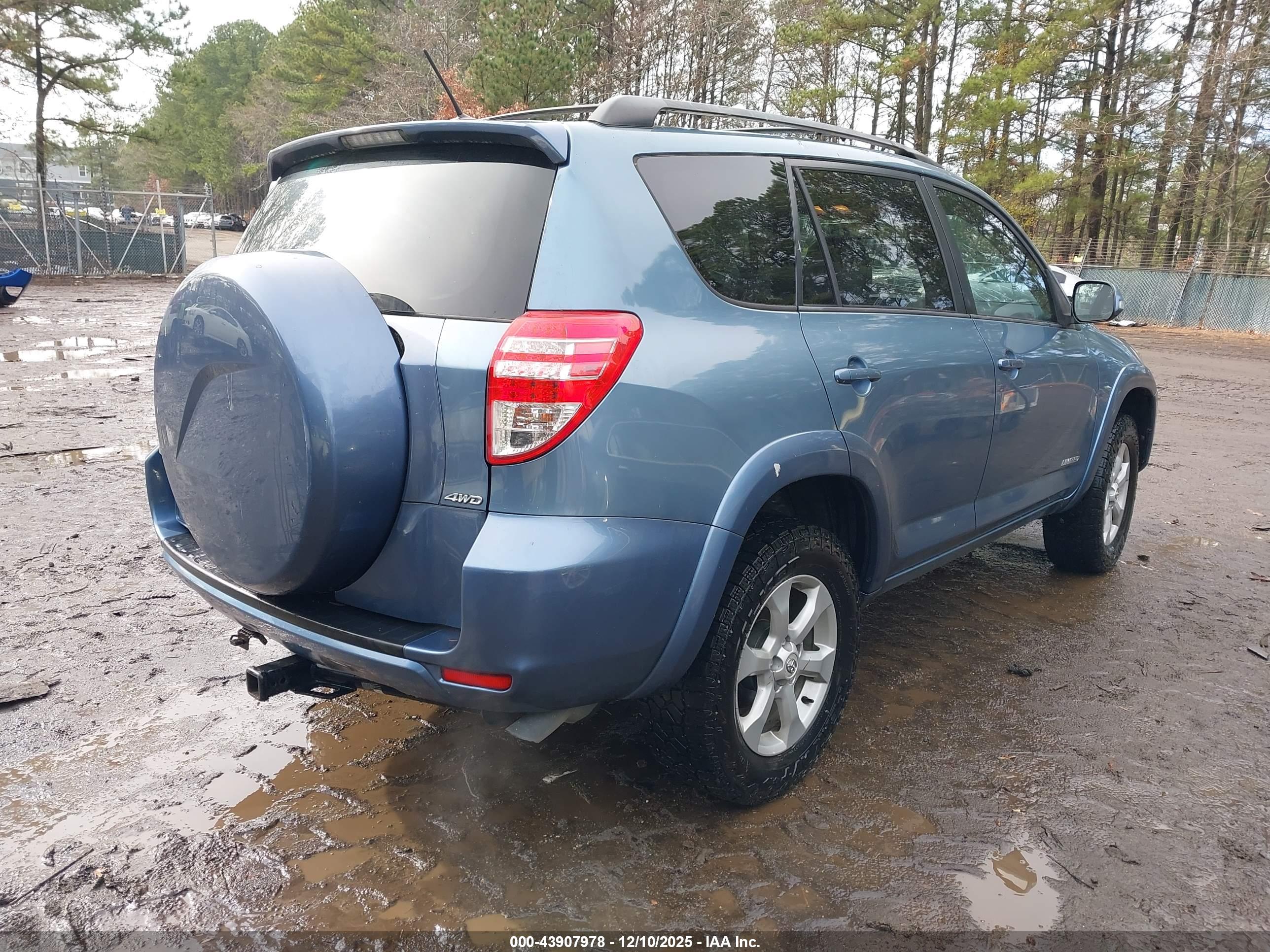 TOYOTA RAV4 image 4