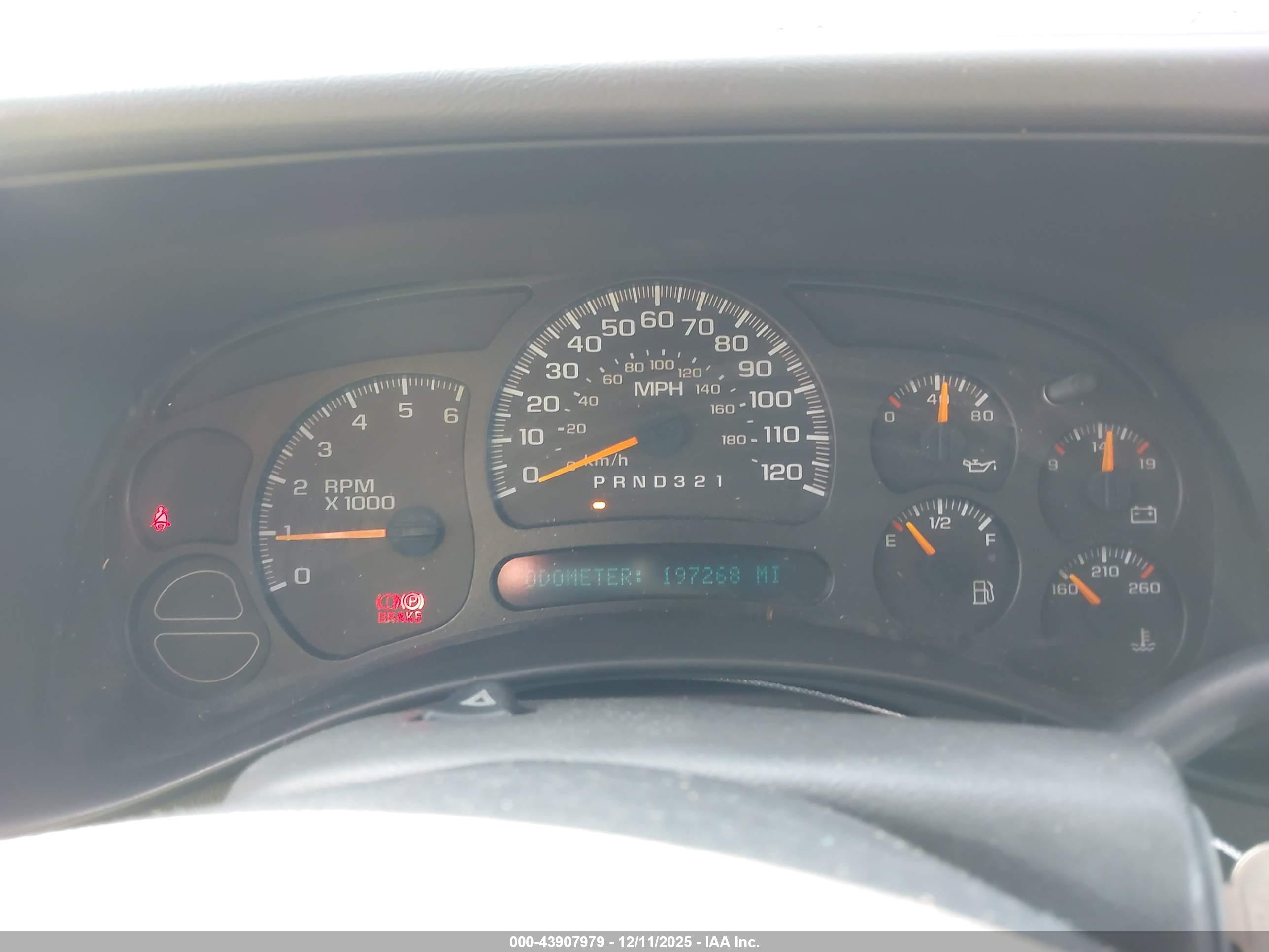 CHEVROLET SILVERADO image 7