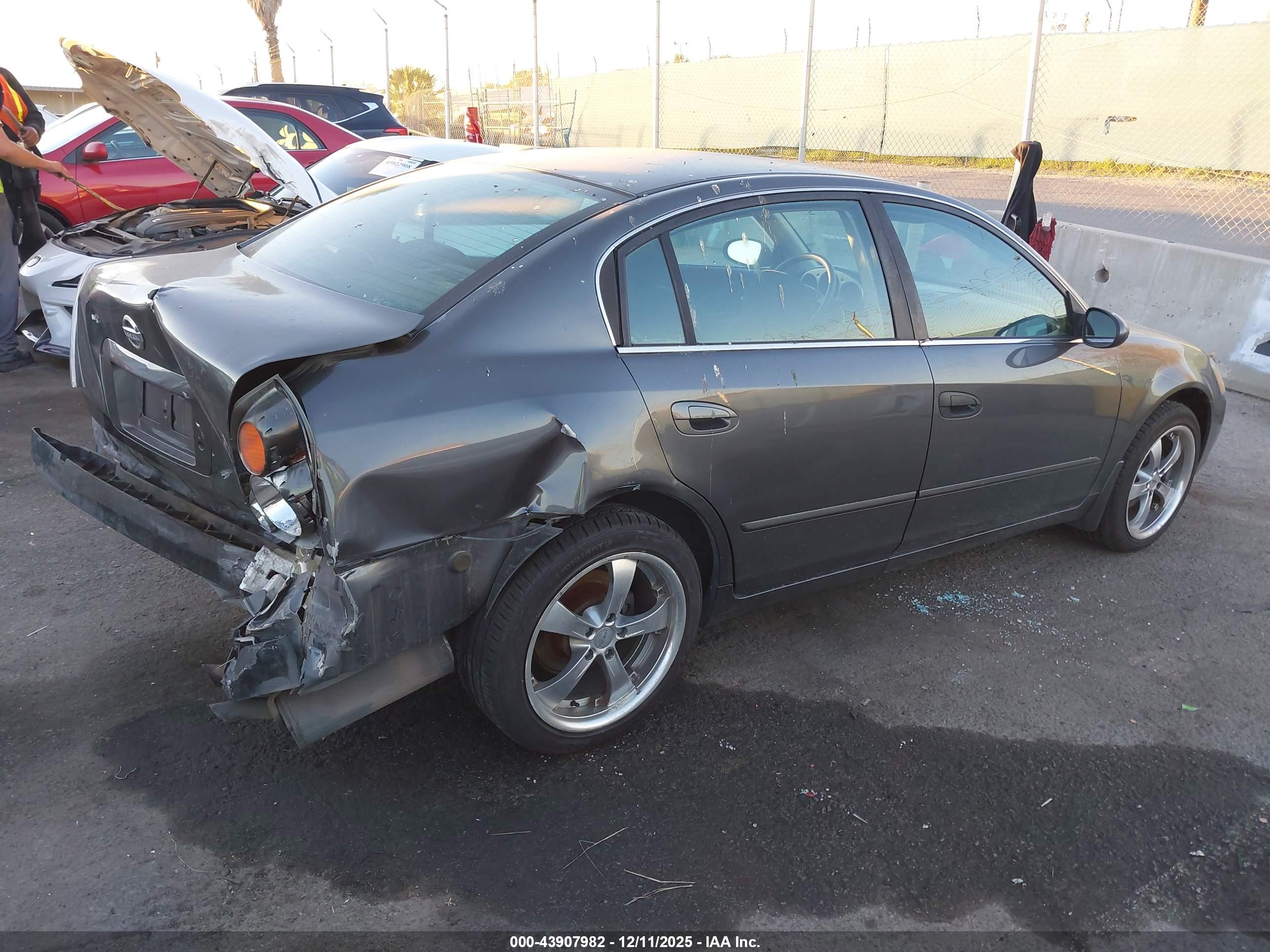 NISSAN ALTIMA image 4