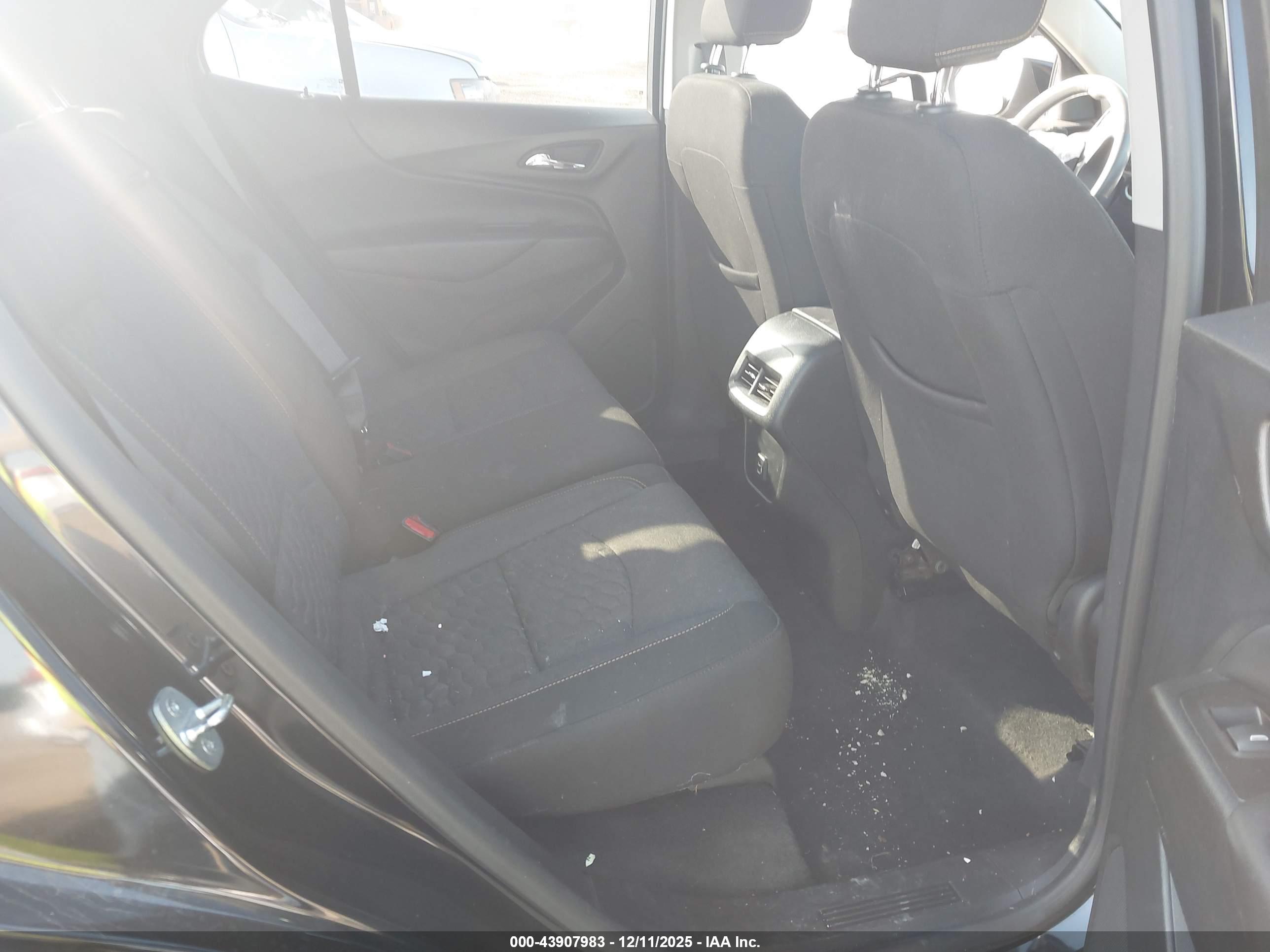 CHEVROLET EQUINOX image 8