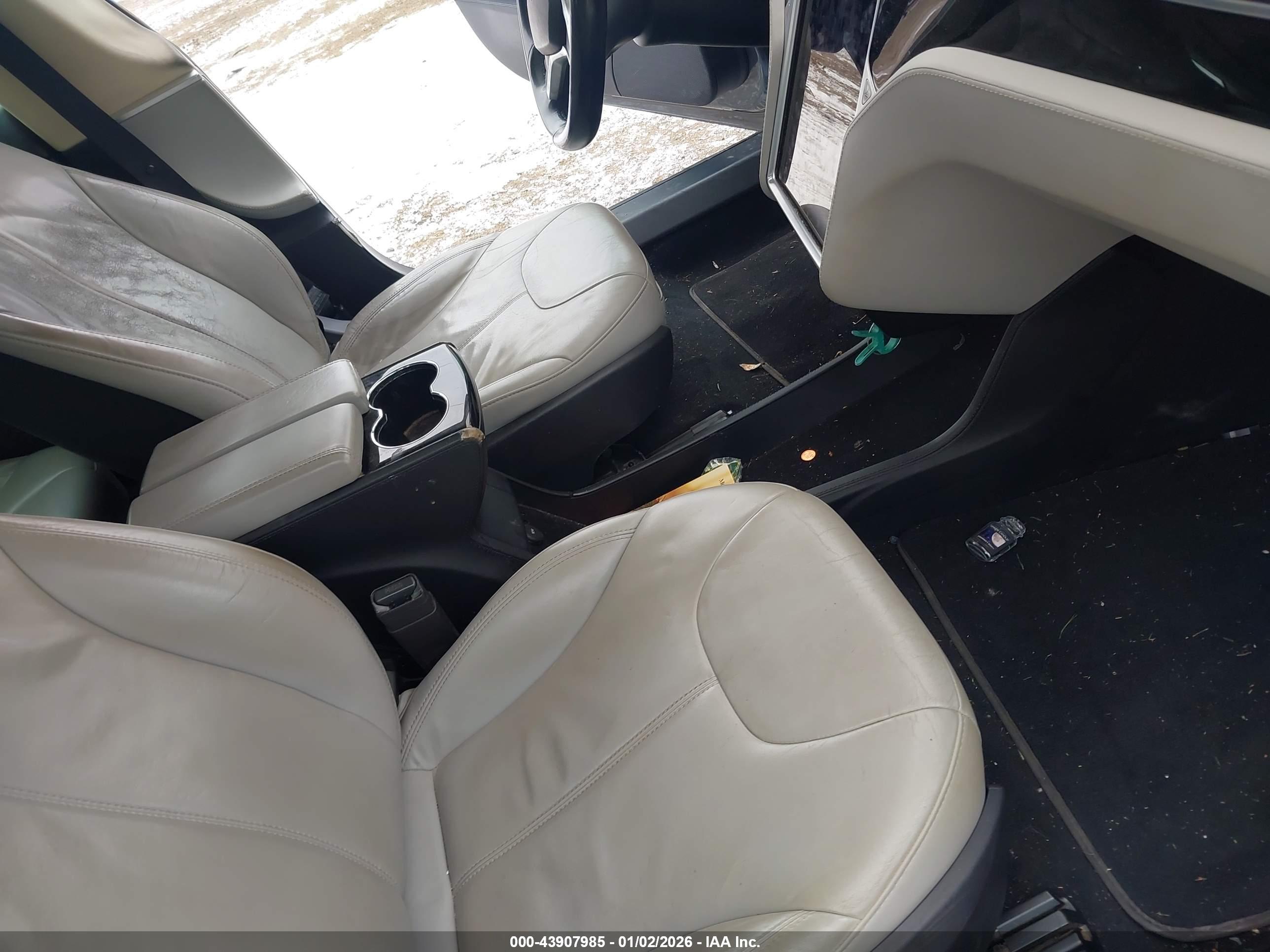 TESLA MODEL image 5