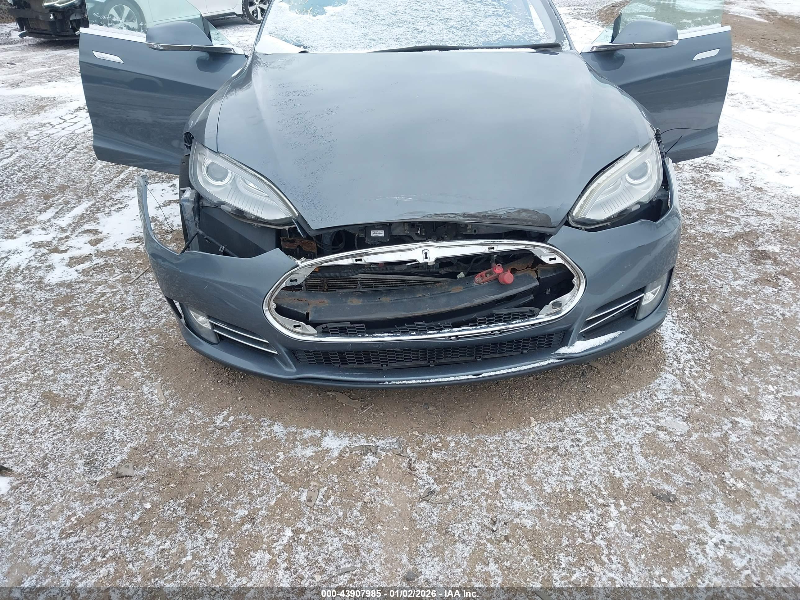 TESLA MODEL image 6