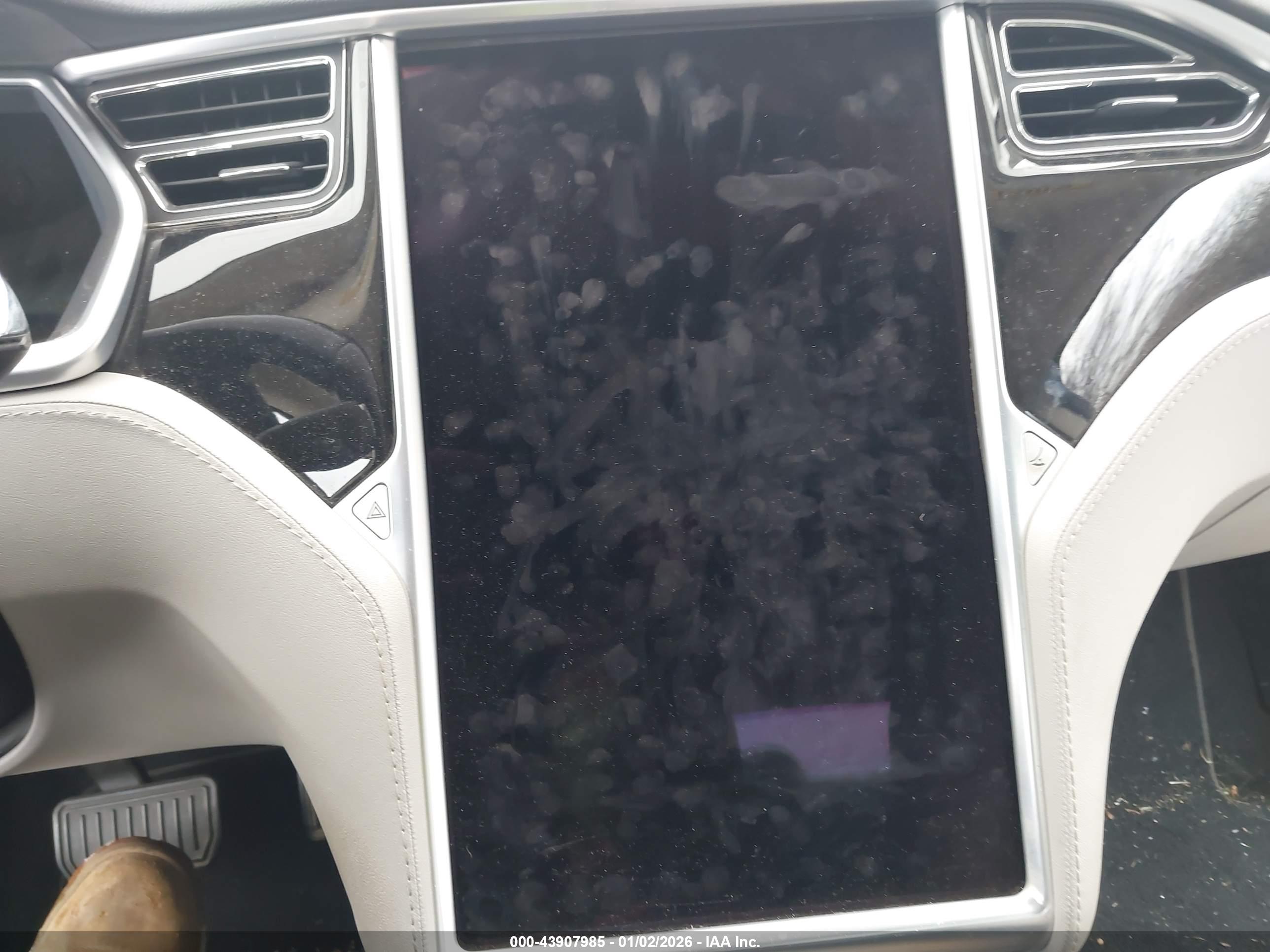 TESLA MODEL image 7