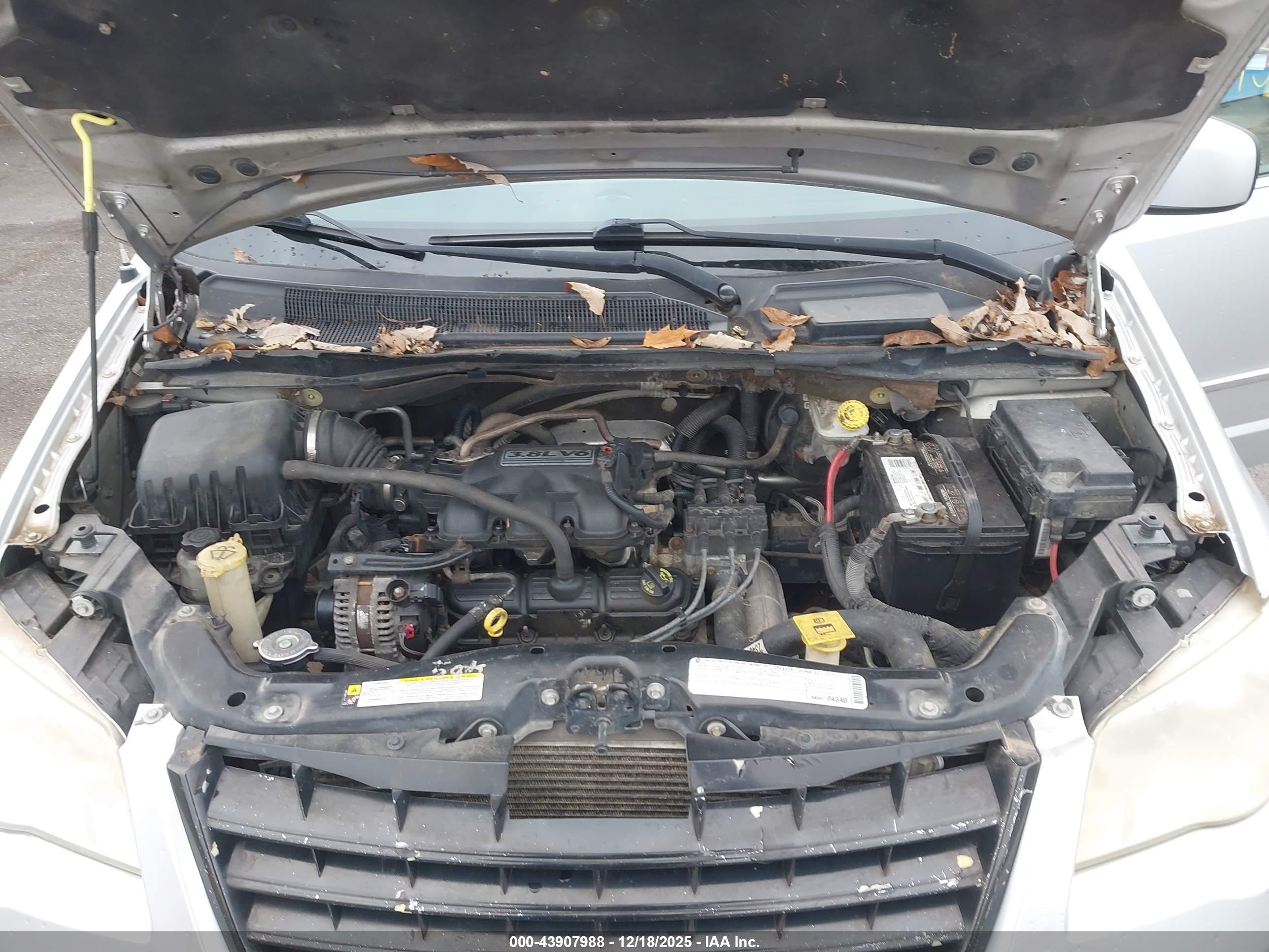 CHRYSLER TOWN image 10