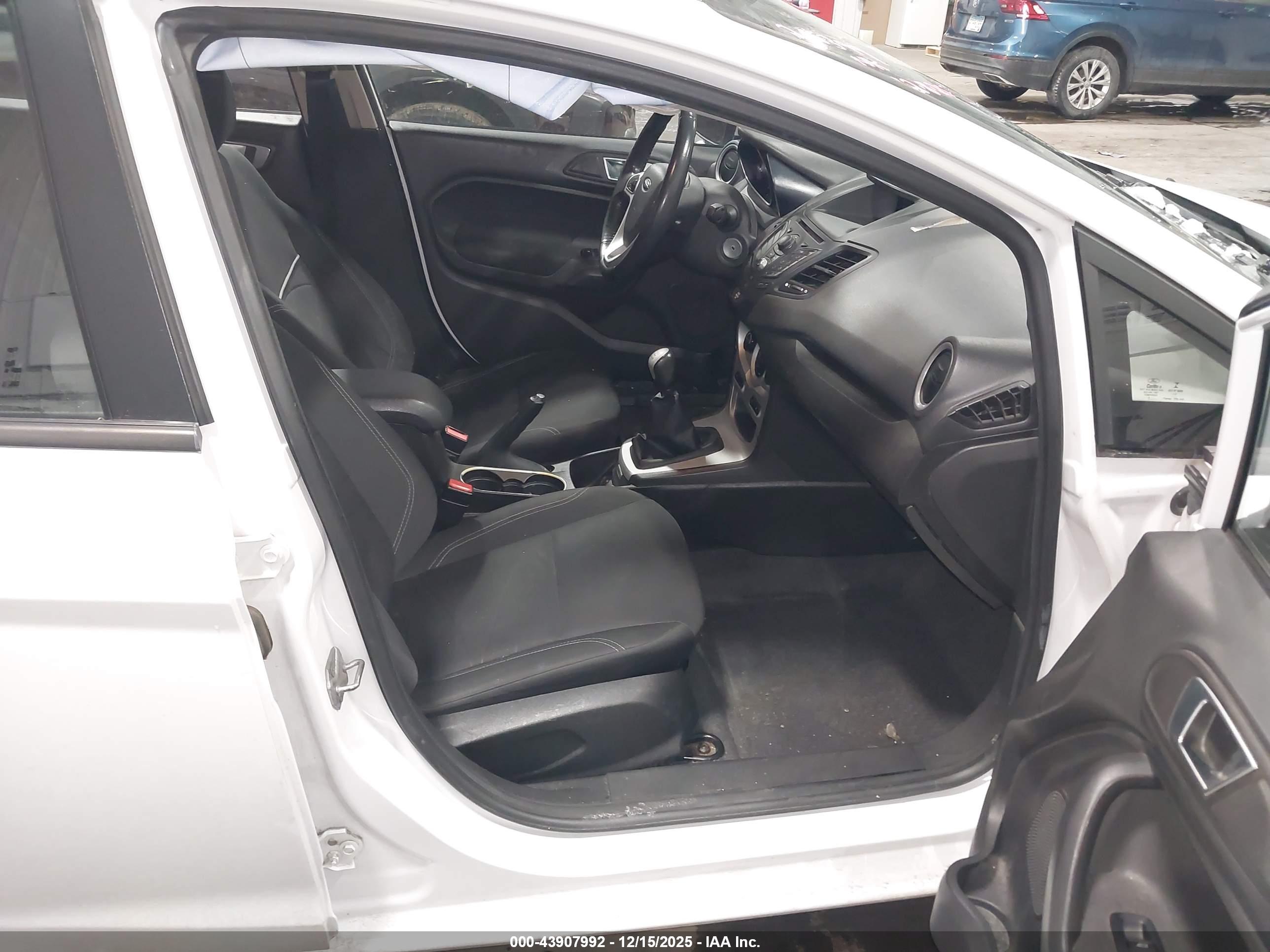 FORD FIESTA image 5