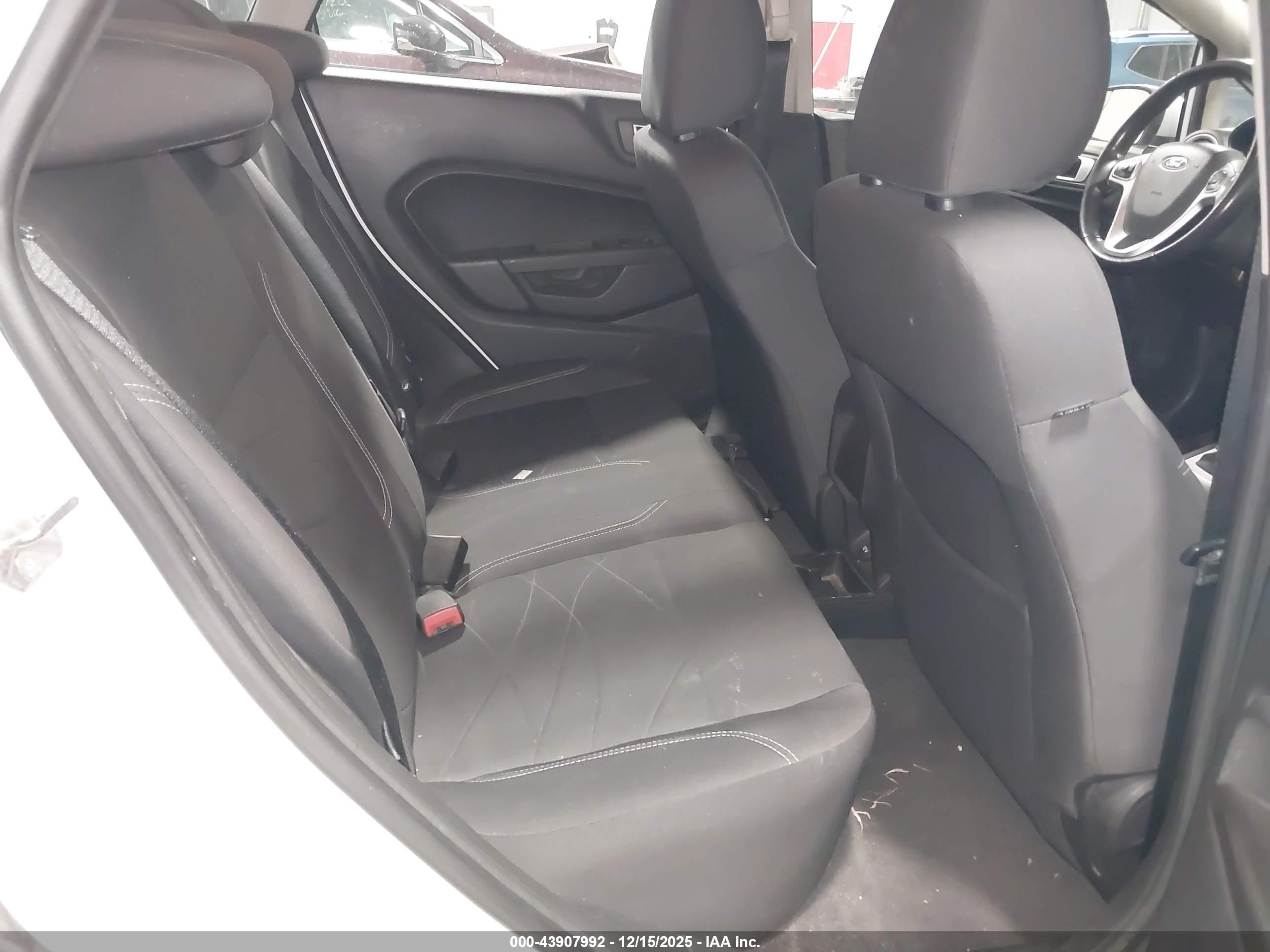 FORD FIESTA image 8