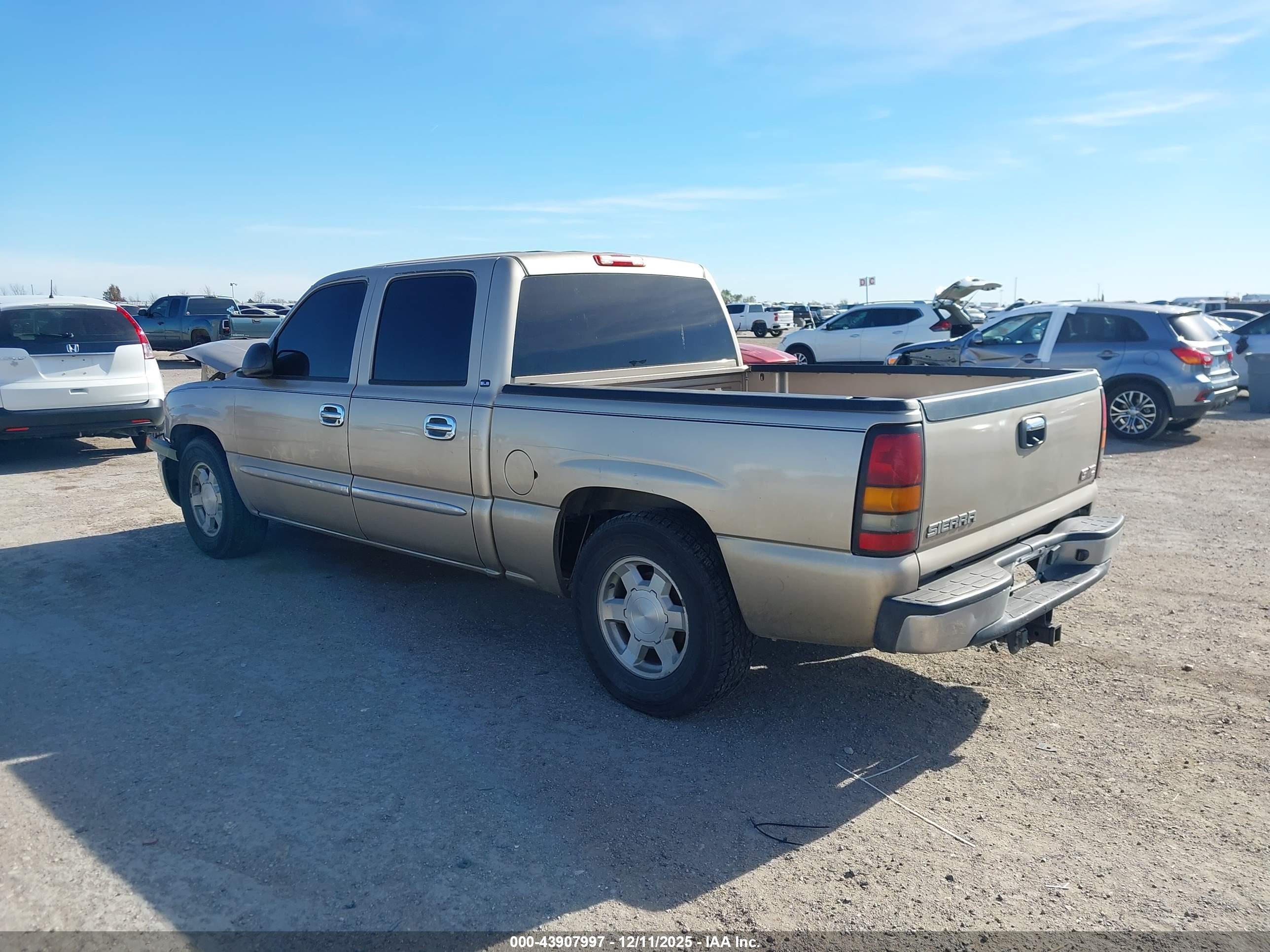 GMC SIERRA image 3