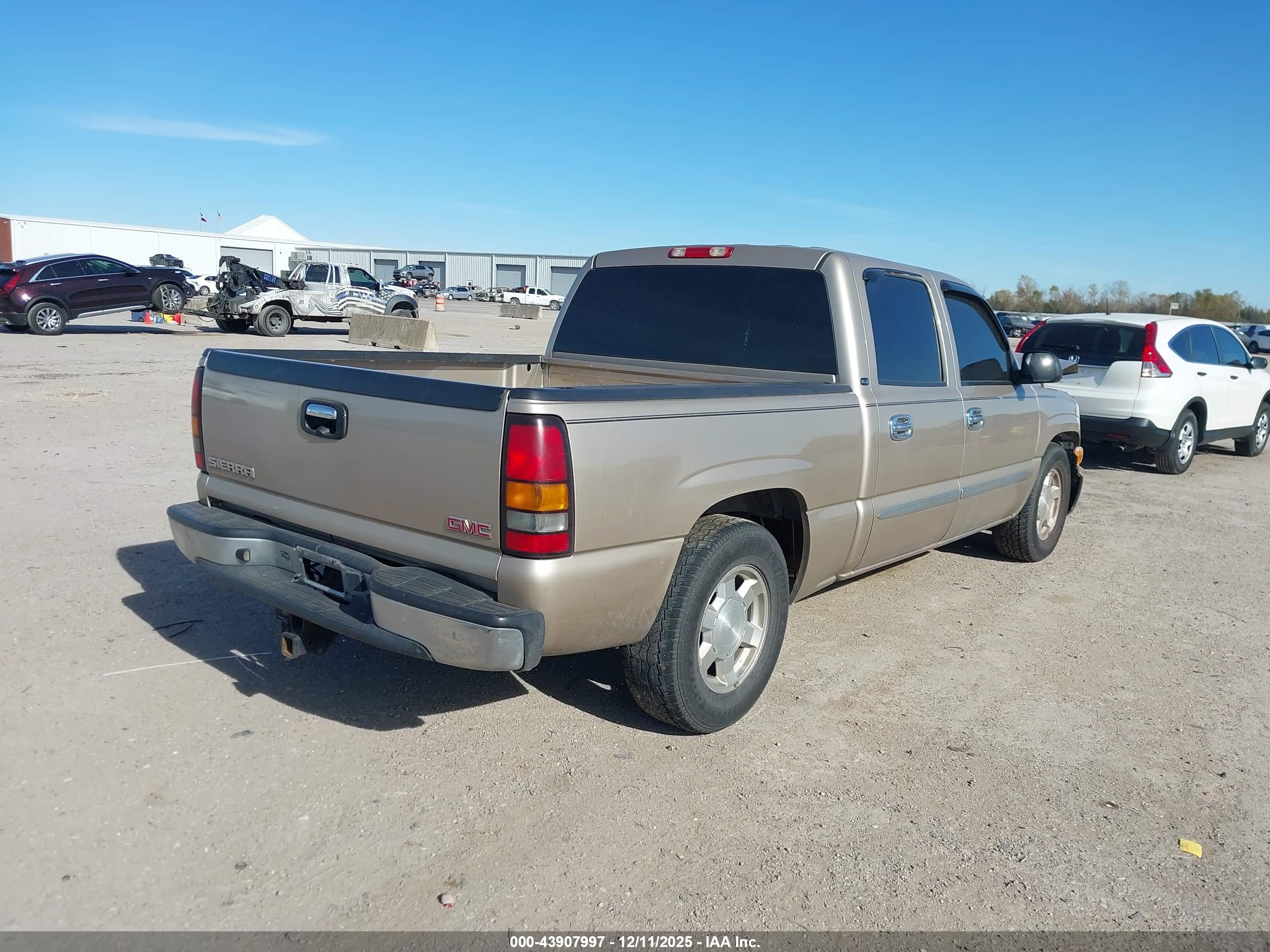 GMC SIERRA image 4