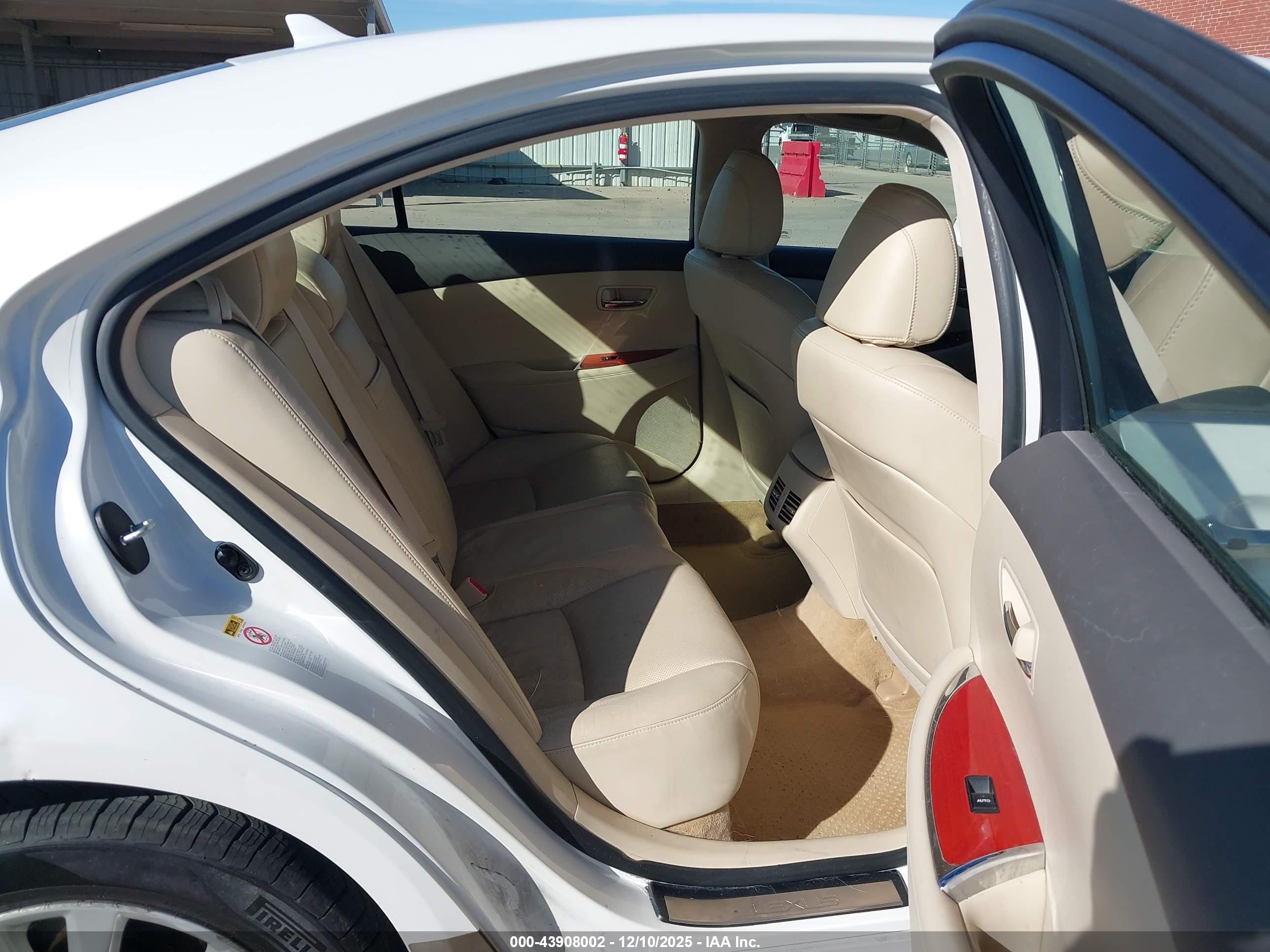 LEXUS ES image 8