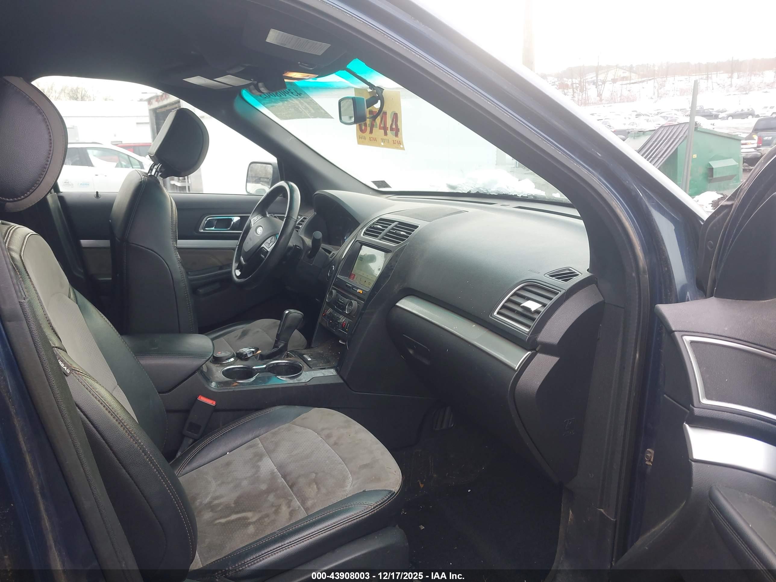 FORD EXPLORER image 5