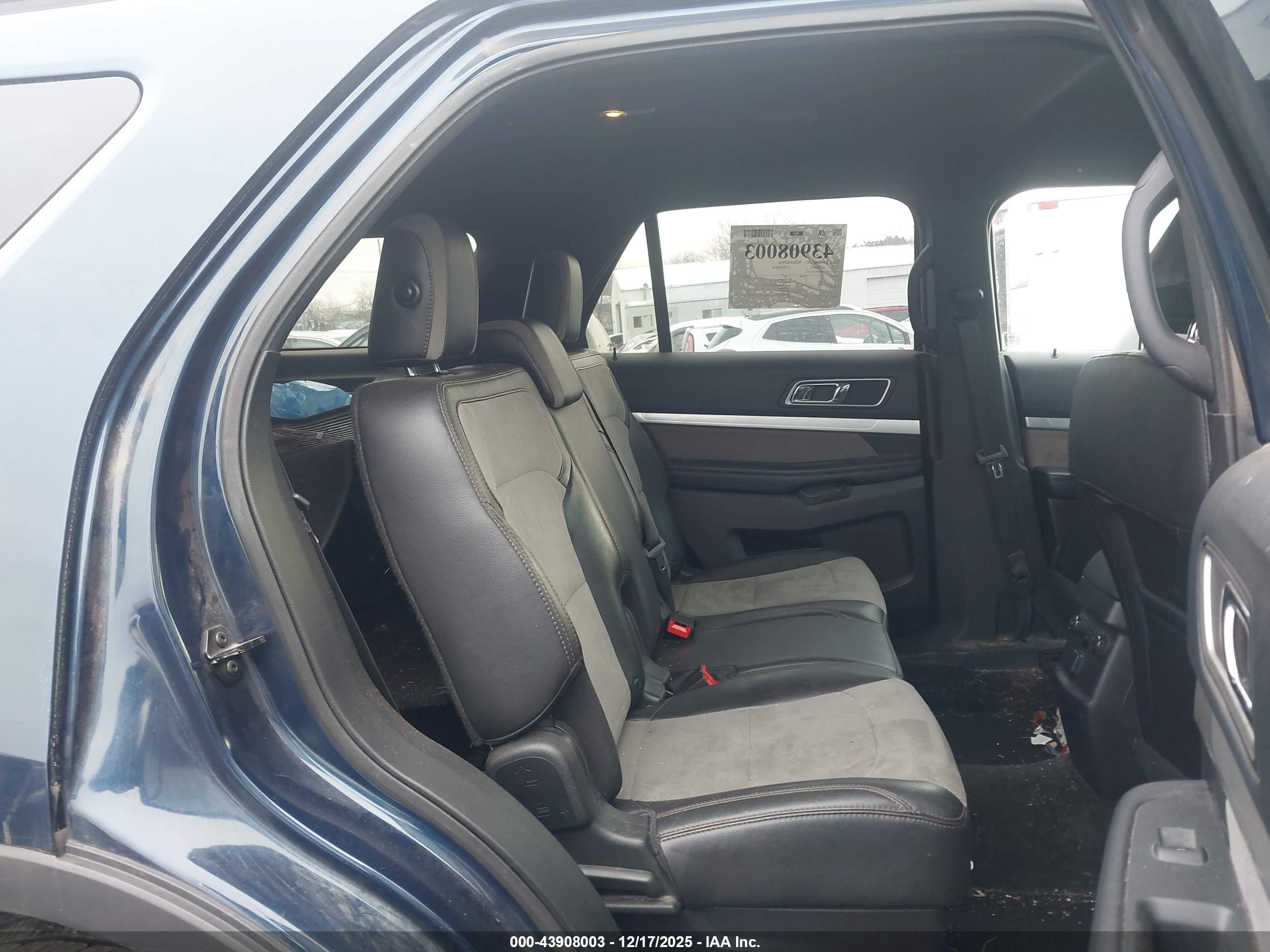 FORD EXPLORER image 8