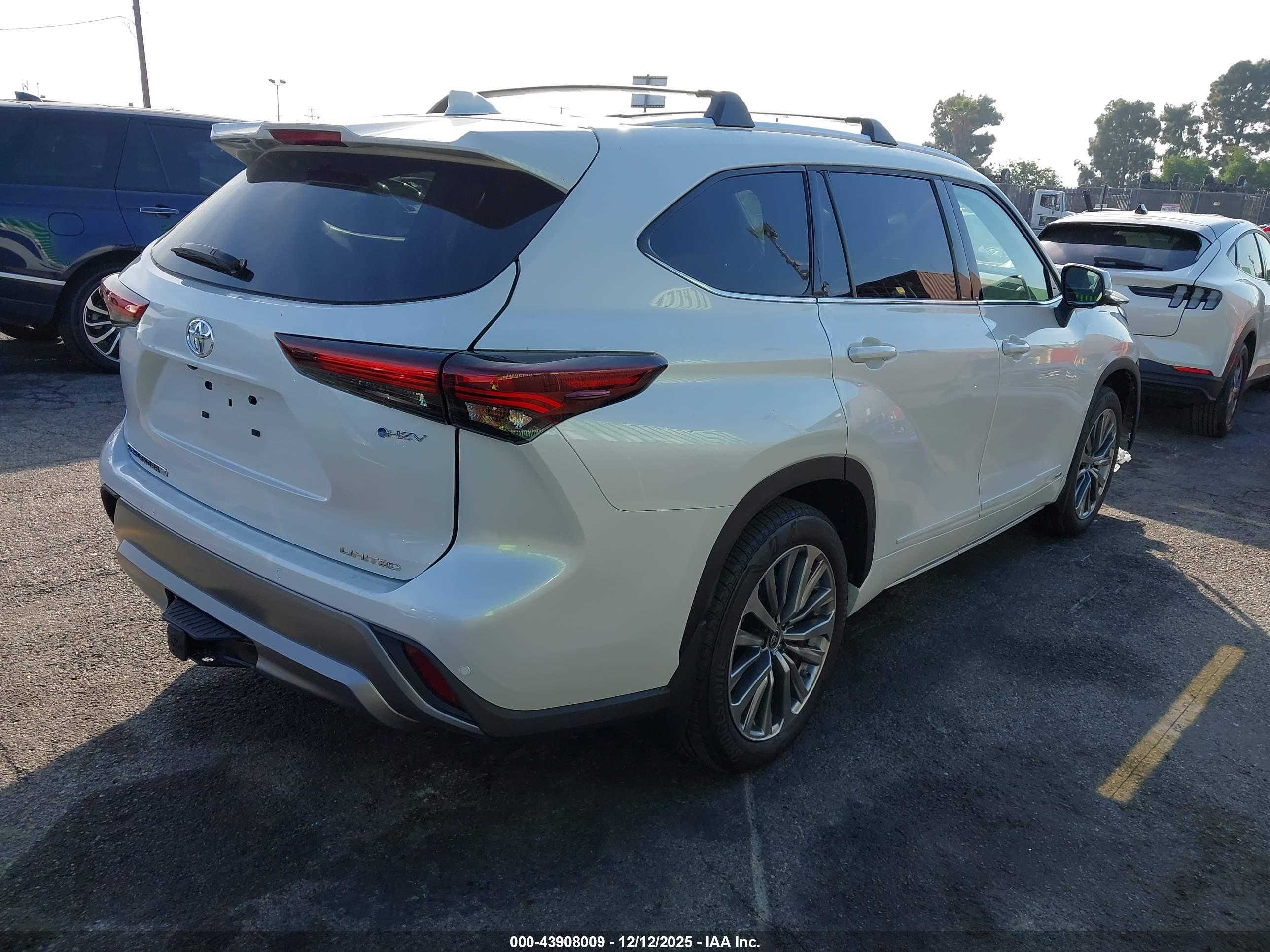 TOYOTA HIGHLANDER image 4