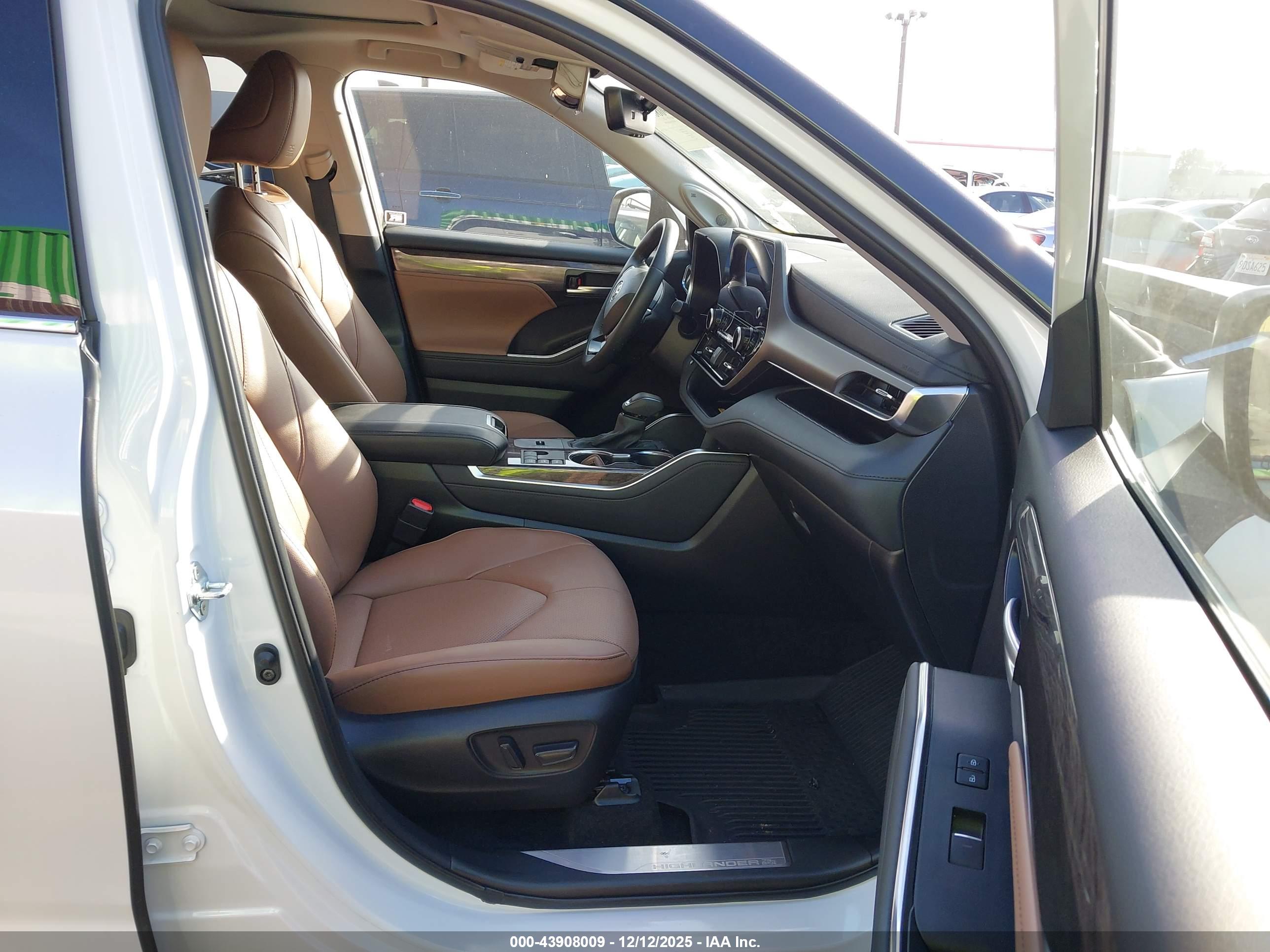 TOYOTA HIGHLANDER image 5