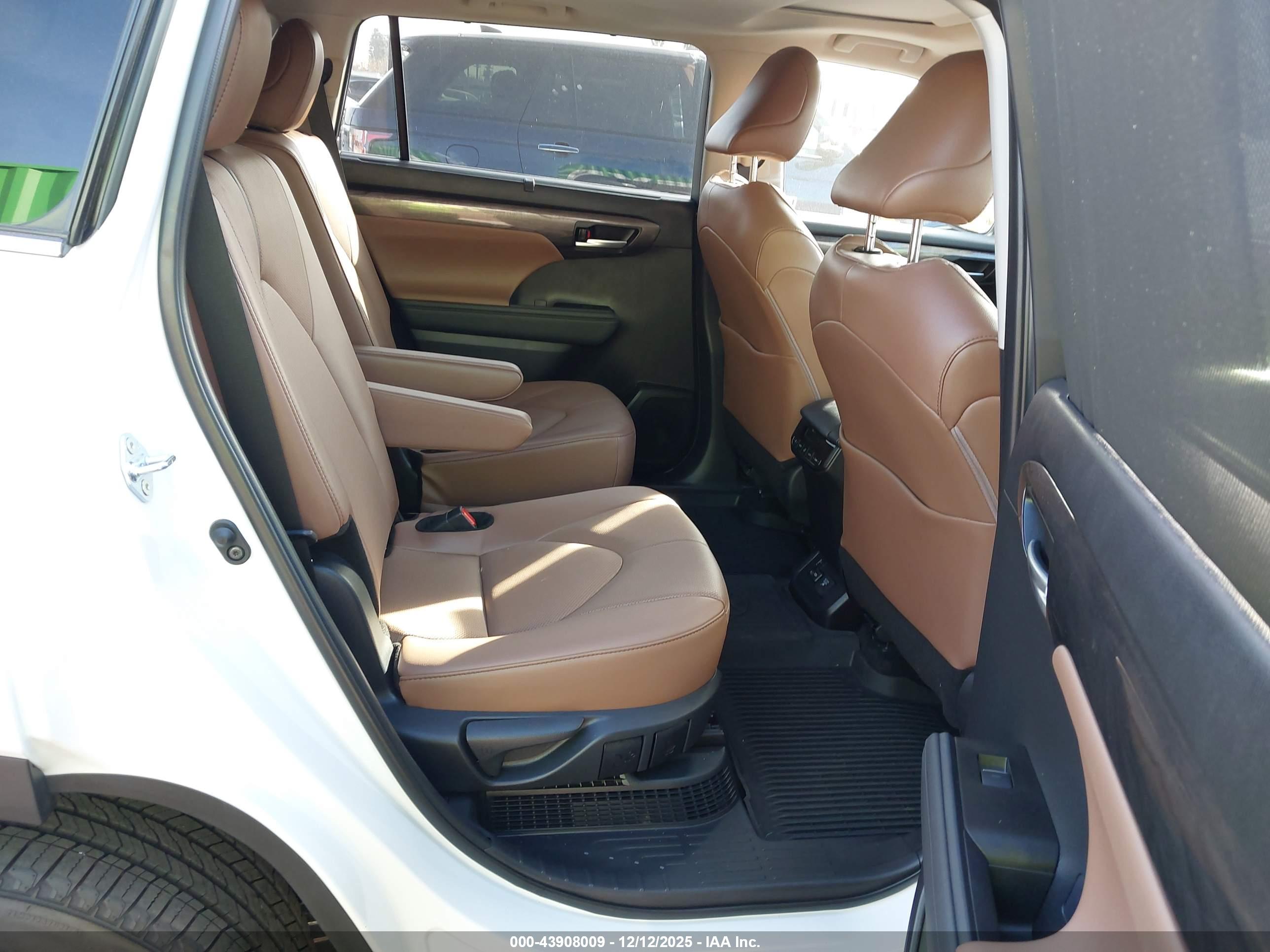 TOYOTA HIGHLANDER image 8