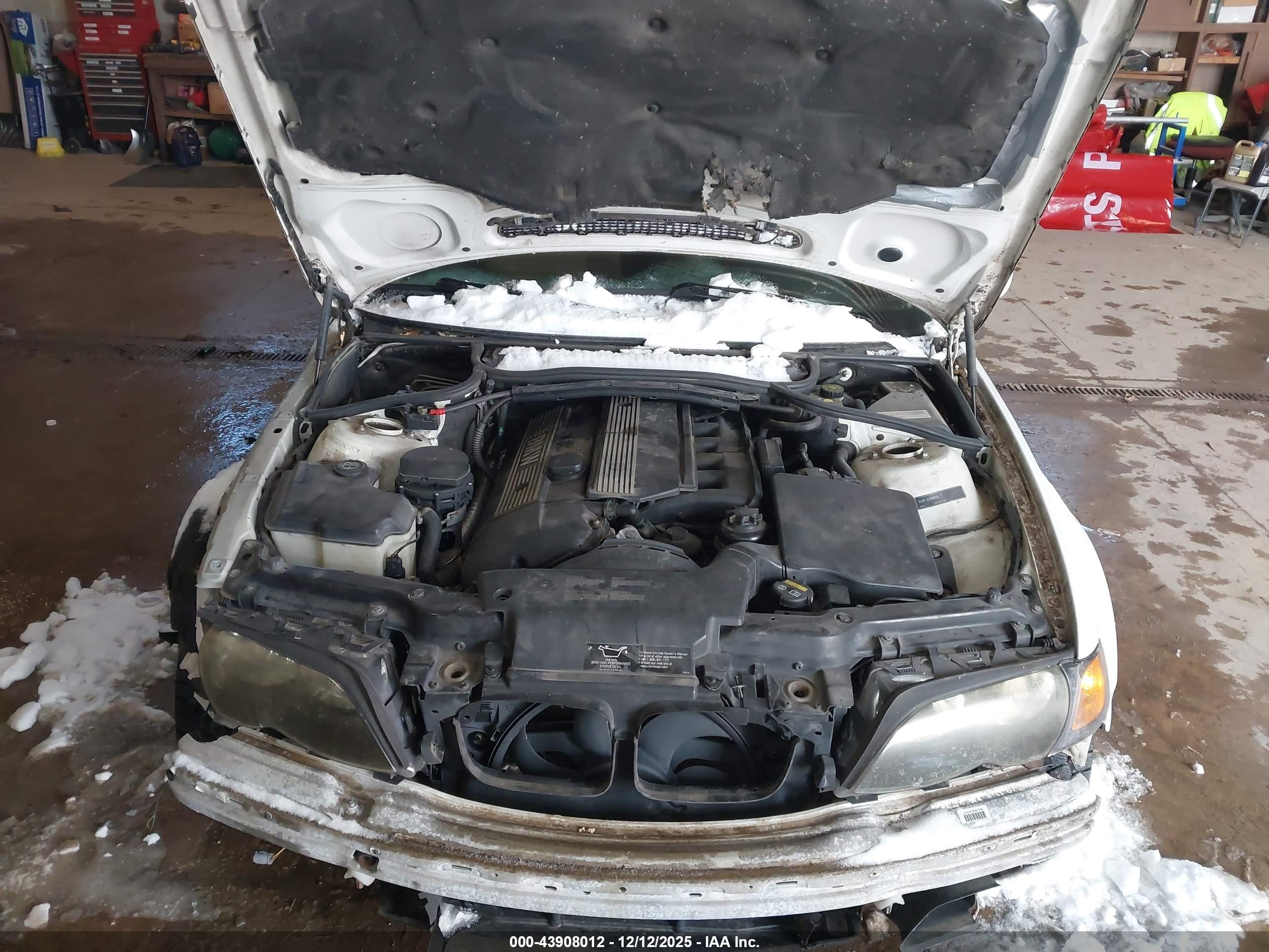 BMW 330XI image 10