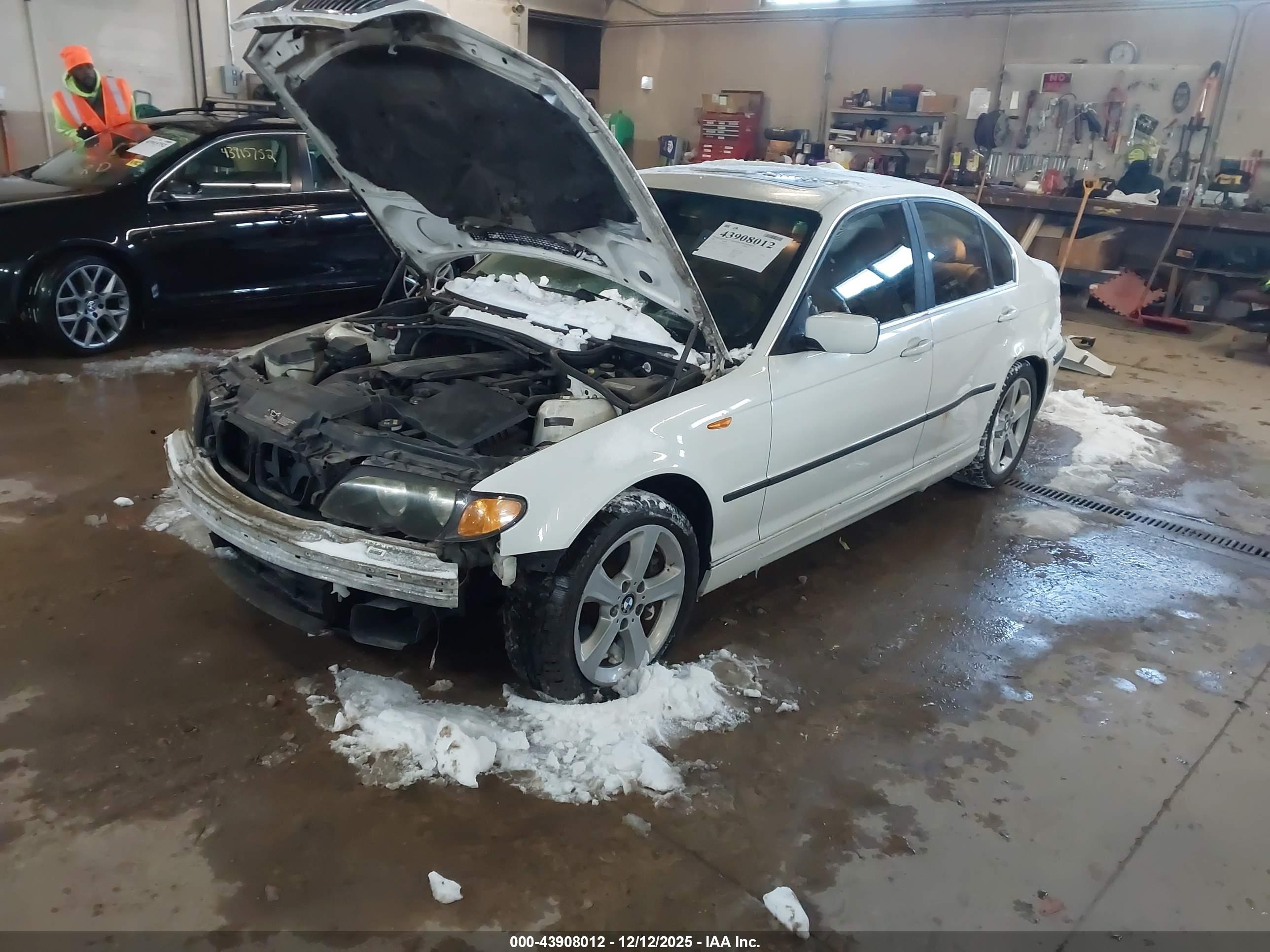 BMW 330XI image 2