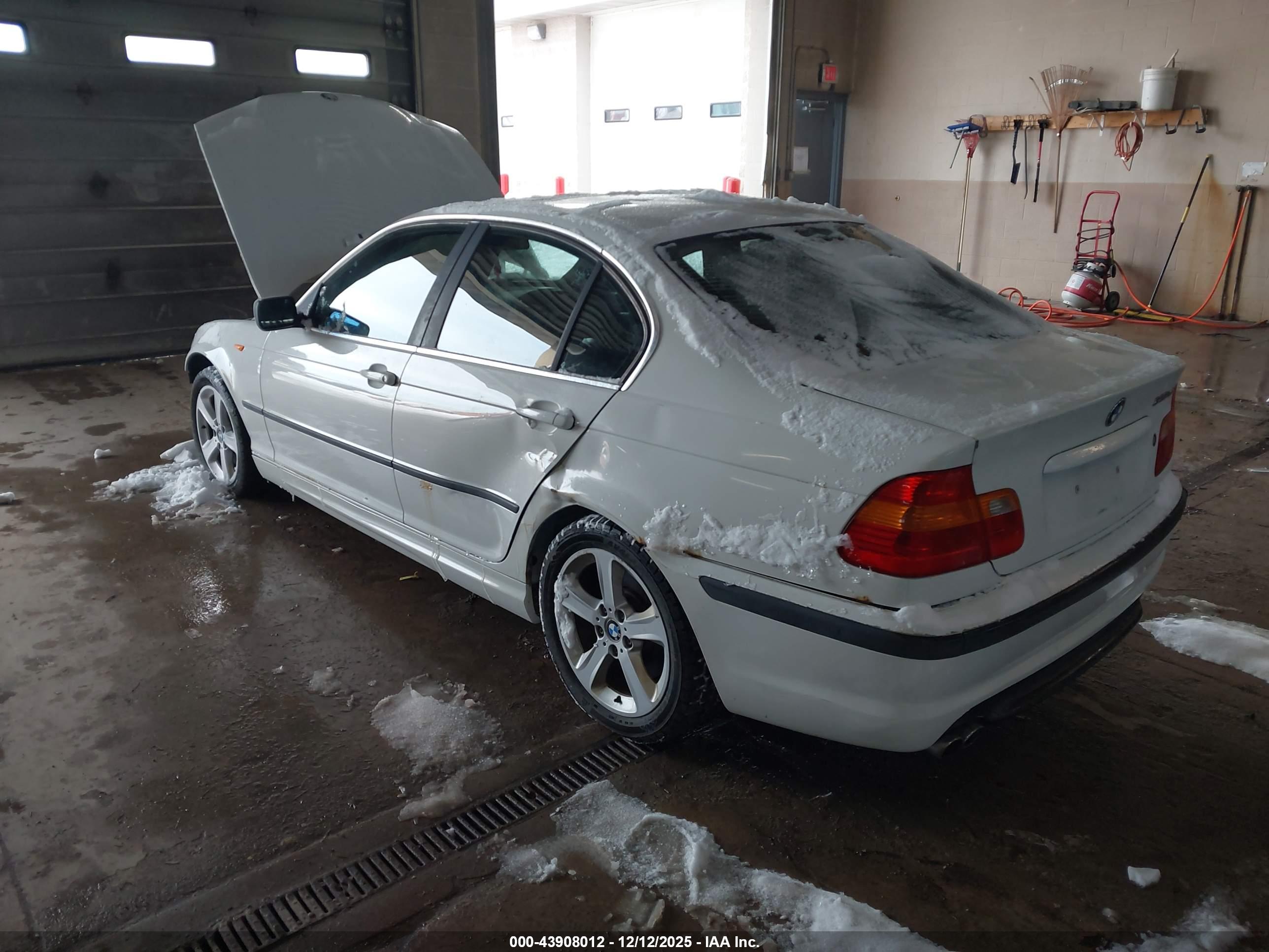 BMW 330XI image 3