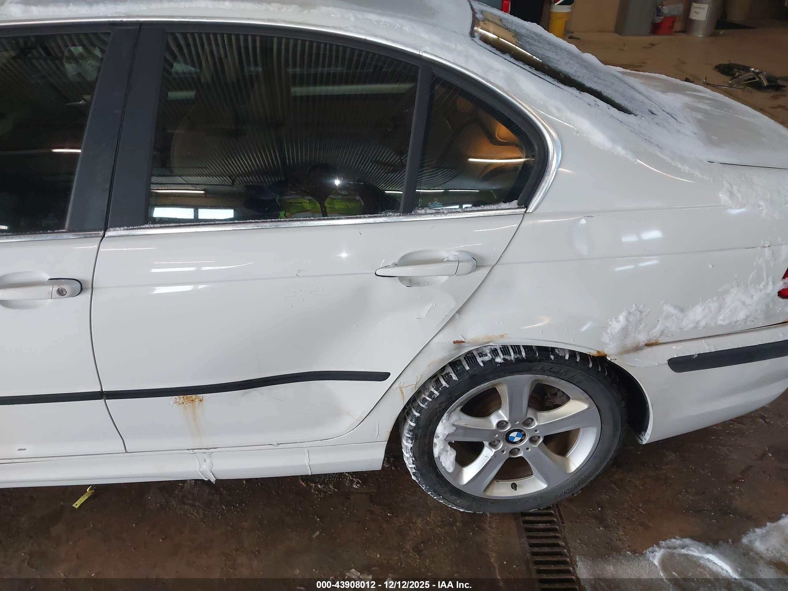BMW 330XI image 6