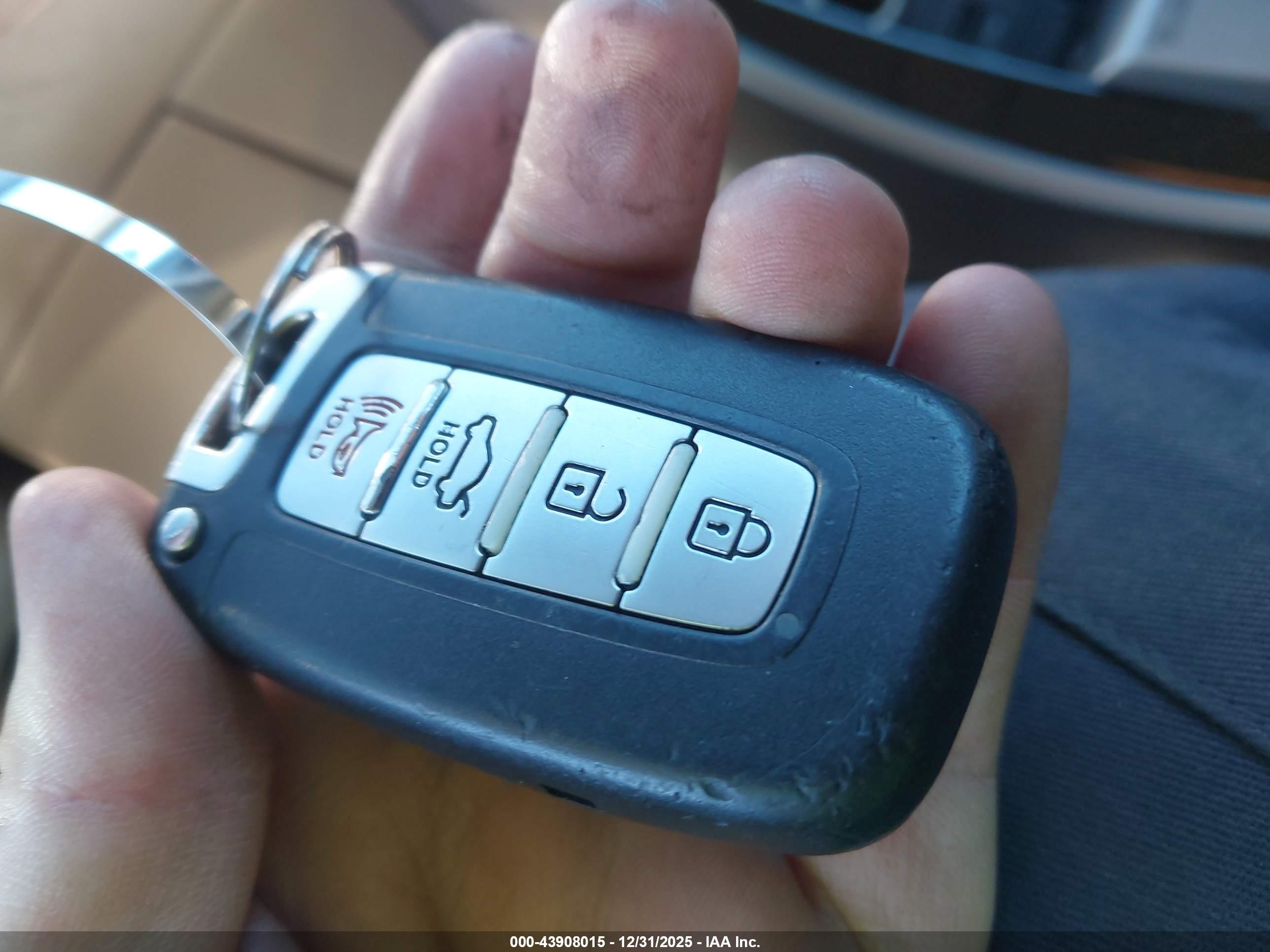HYUNDAI ELANTRA image 11