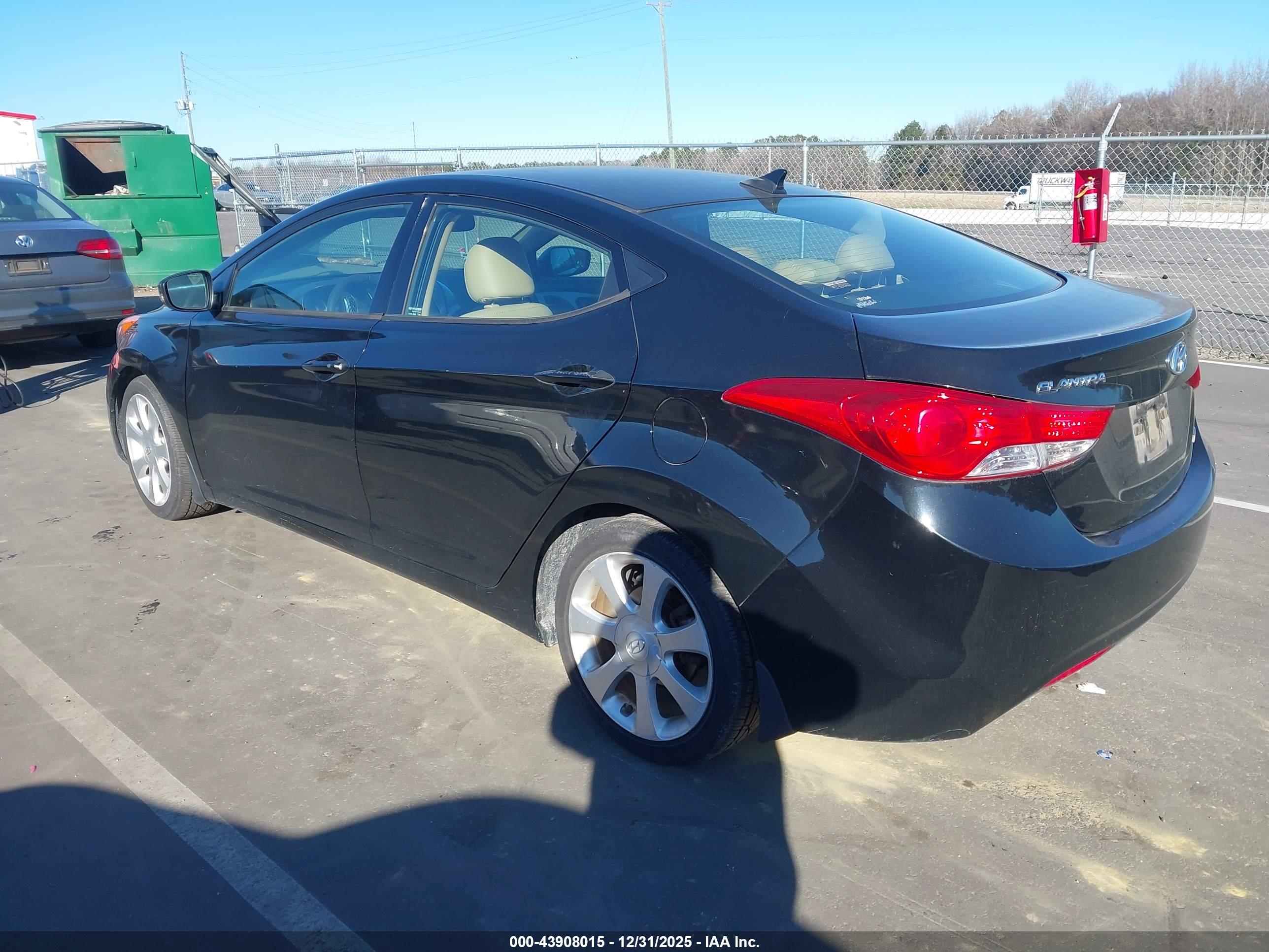 HYUNDAI ELANTRA image 3
