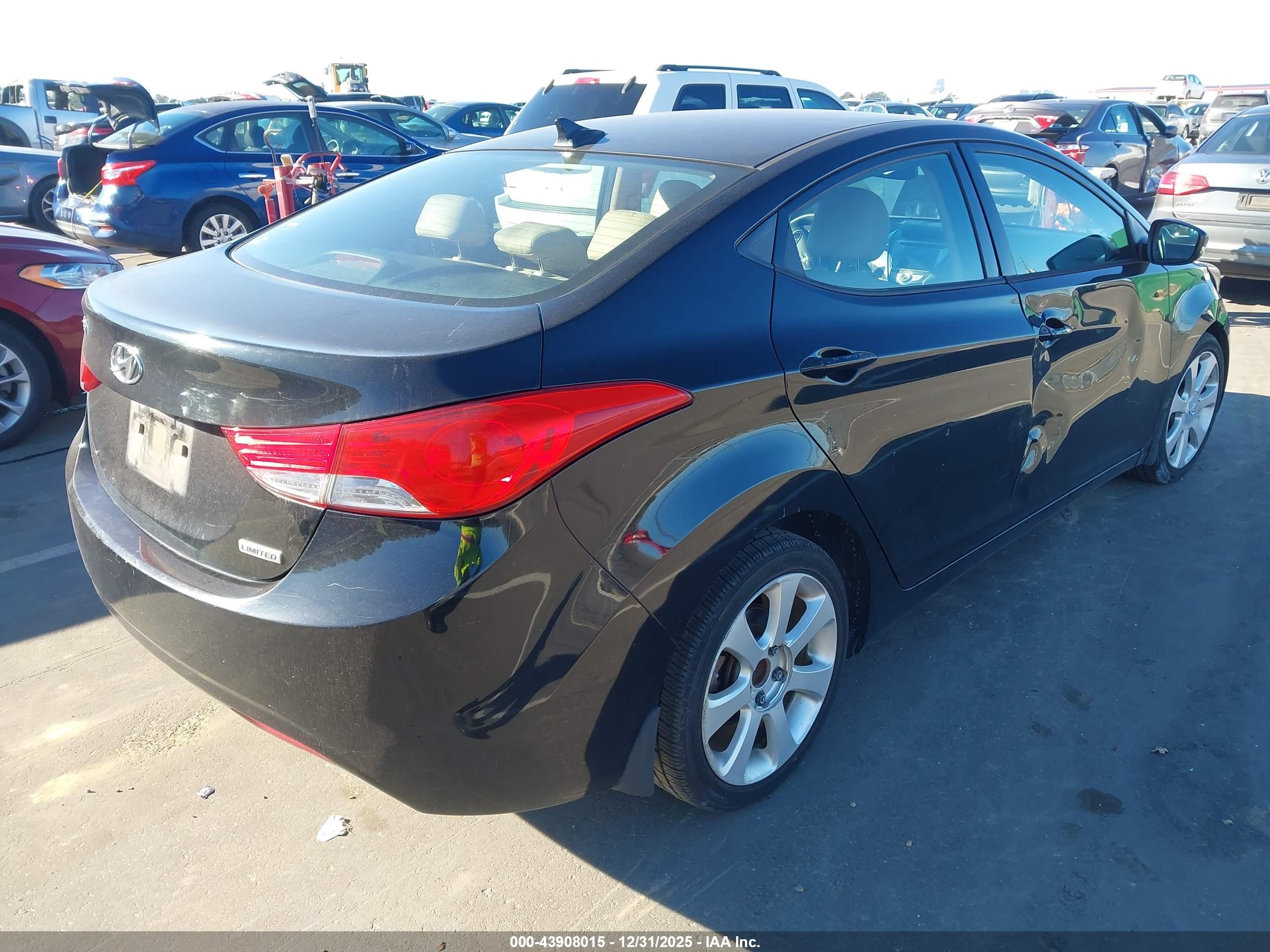 HYUNDAI ELANTRA image 4