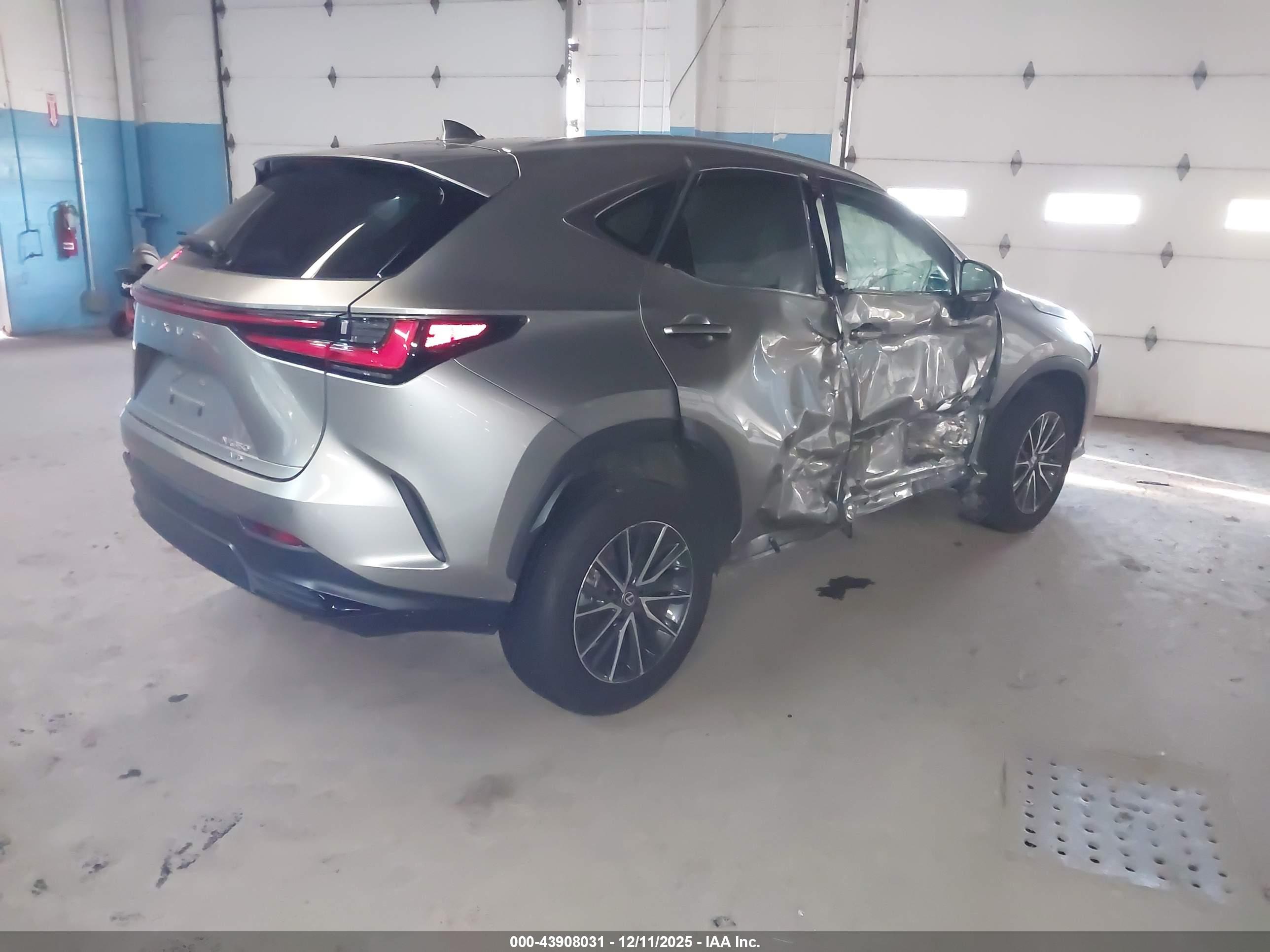 LEXUS NX image 4