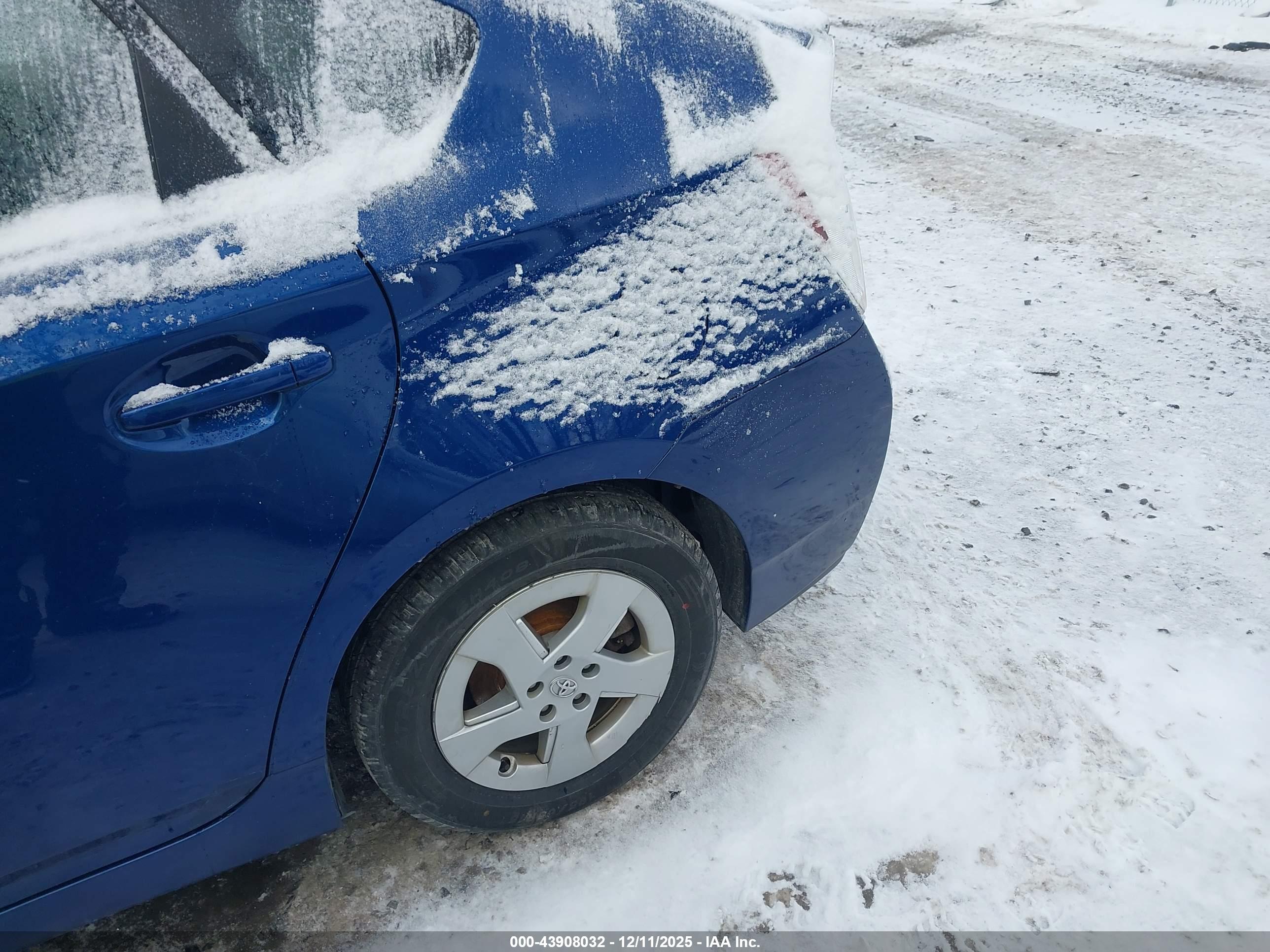 TOYOTA PRIUS image 6