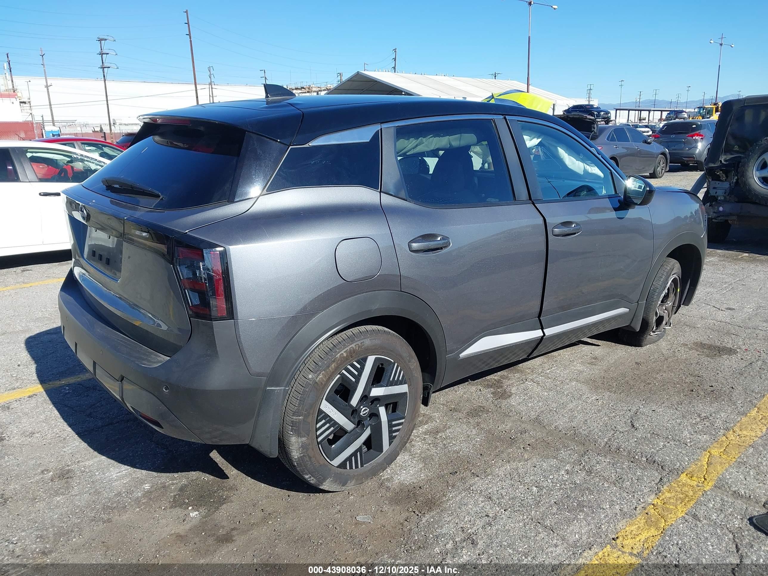 NISSAN KICKS image 4