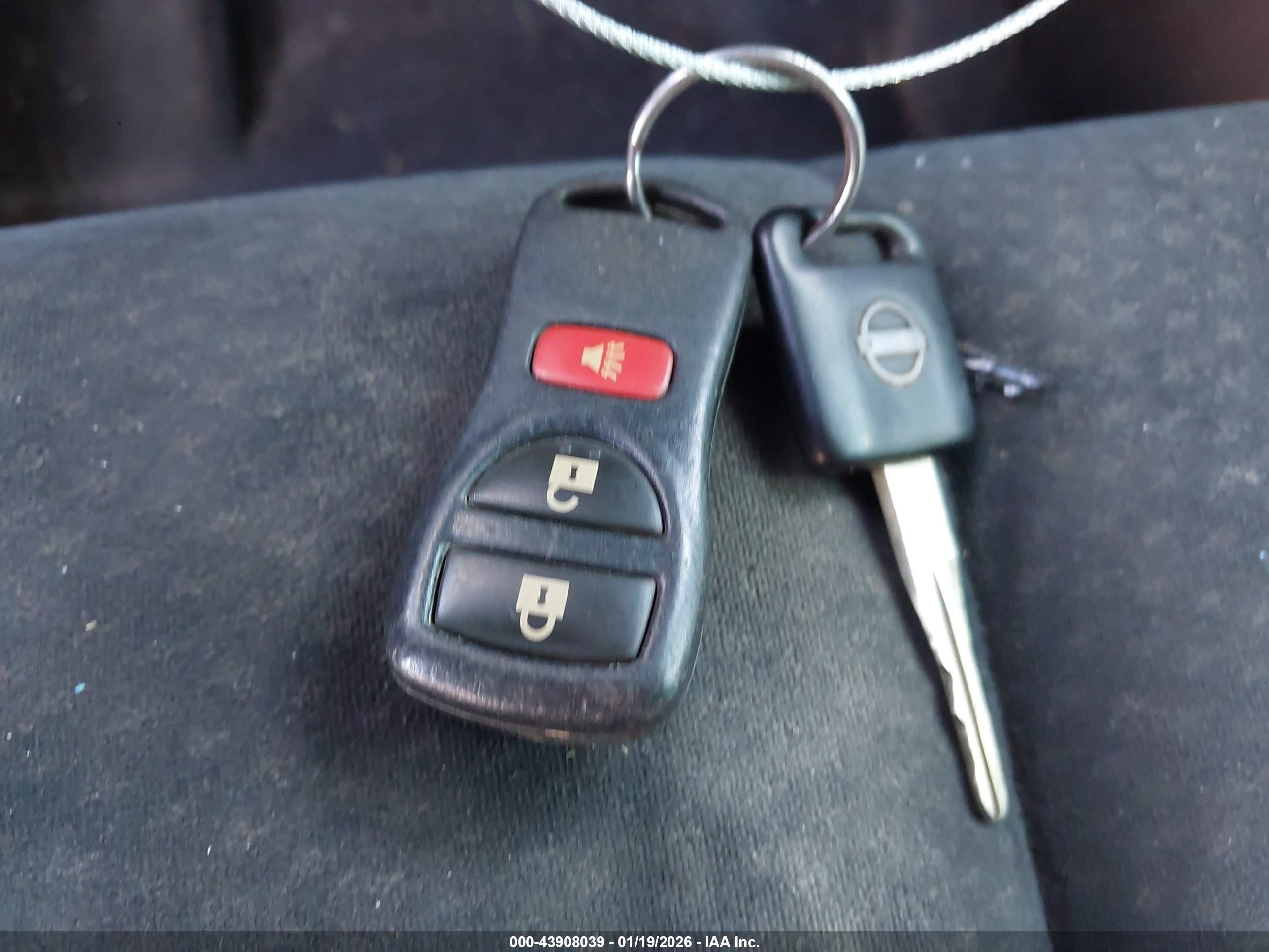 NISSAN VERSA image 11