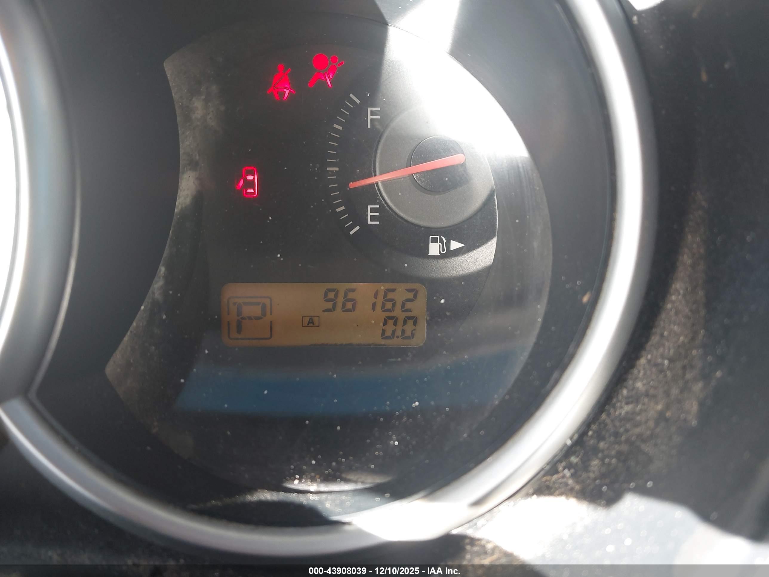 NISSAN VERSA image 7